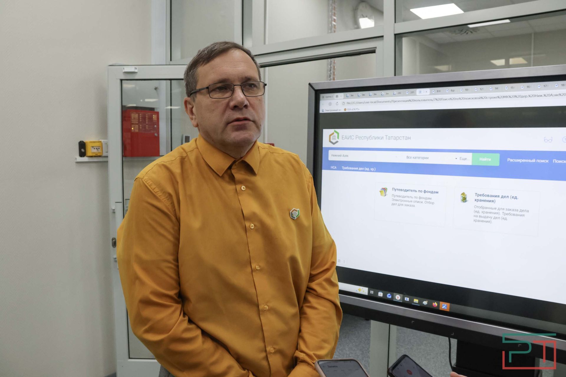 Журналистам показали работу Госархива РТ