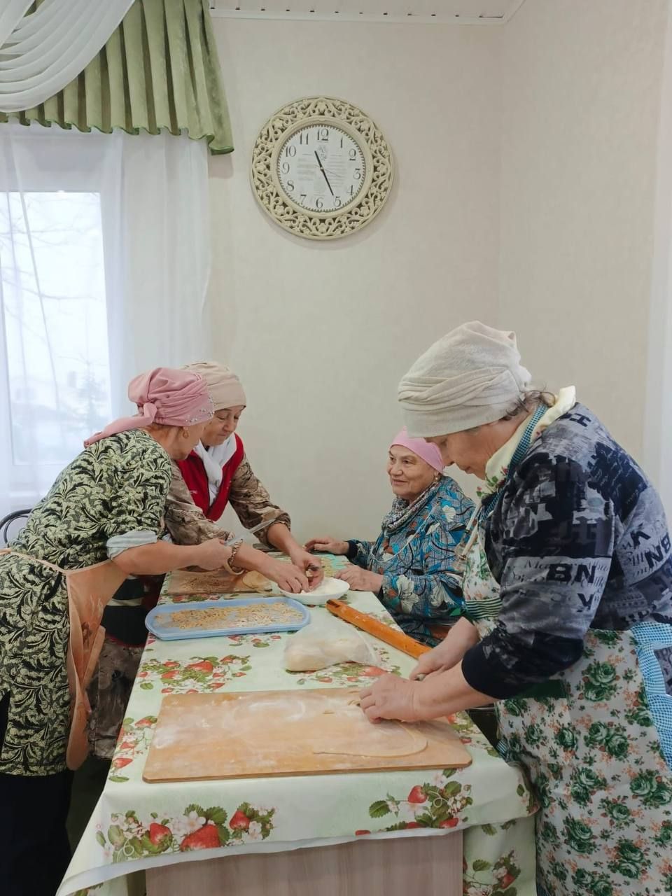 Прихожанки мечети в Лаишеве приготовили почти 200 порций чак-чака для бойцов СВО