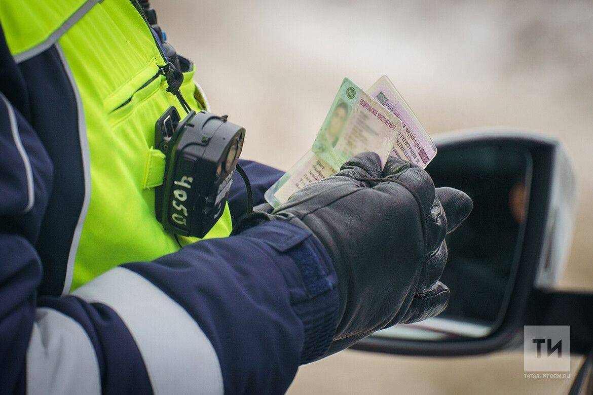 «Сказал, что экзамен в кармане»: инструктор автошколы в Казани собирал взятки для гаишников
