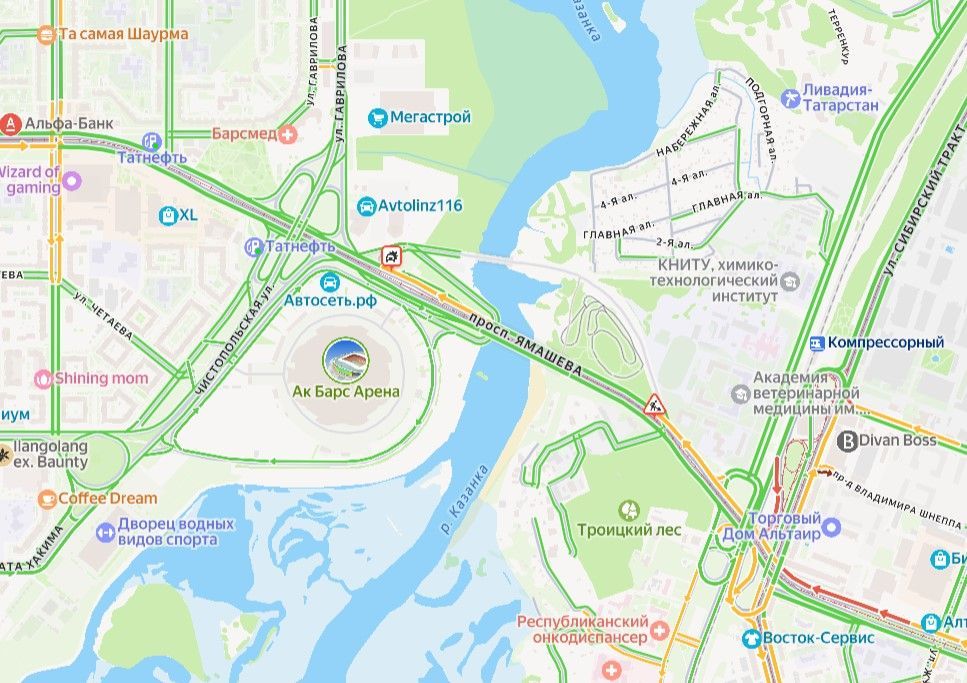 В Казани встали трамваи и троллейбусы из-за упавшего столба около «Ак Барс Арены»