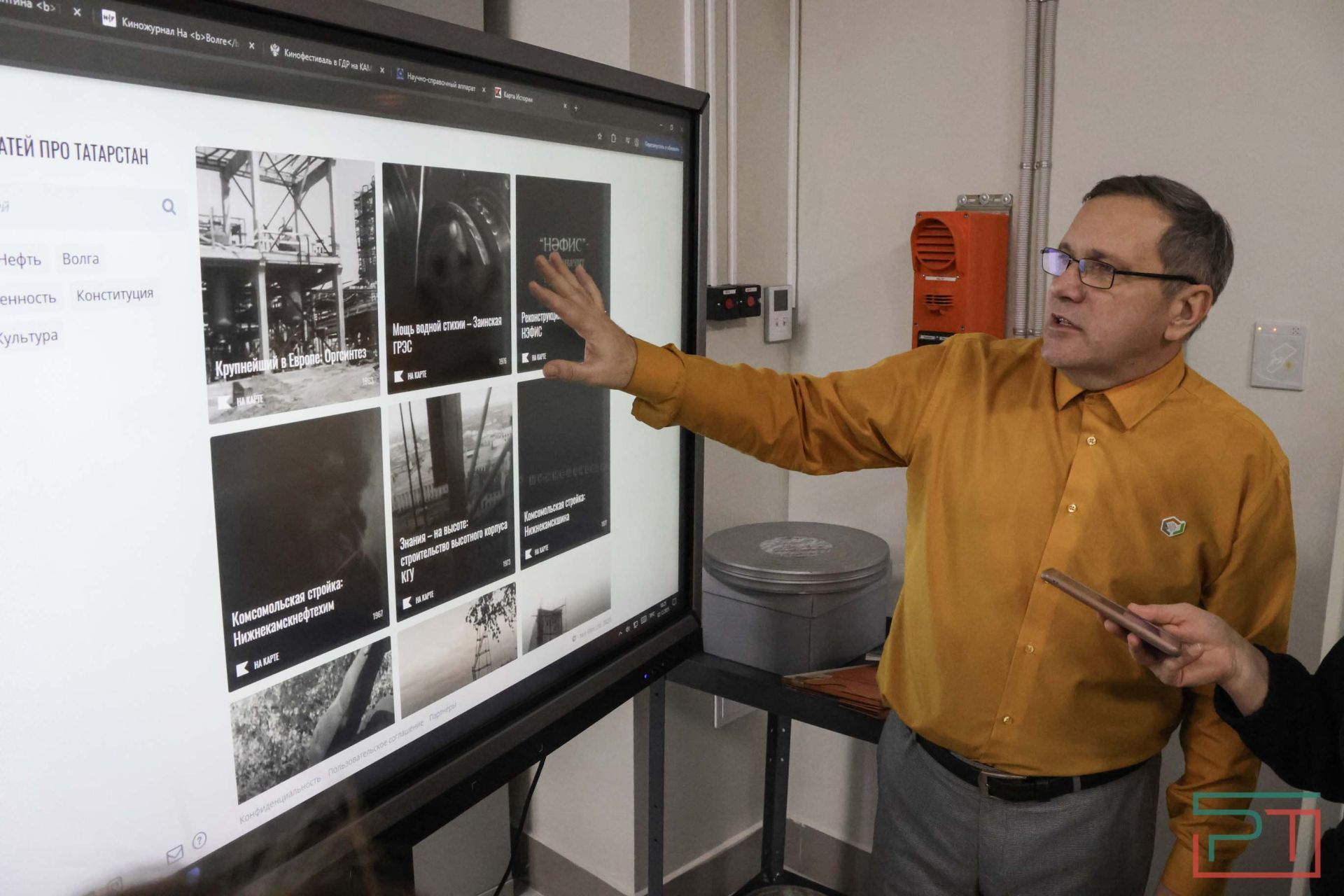 Журналистам показали работу Госархива РТ