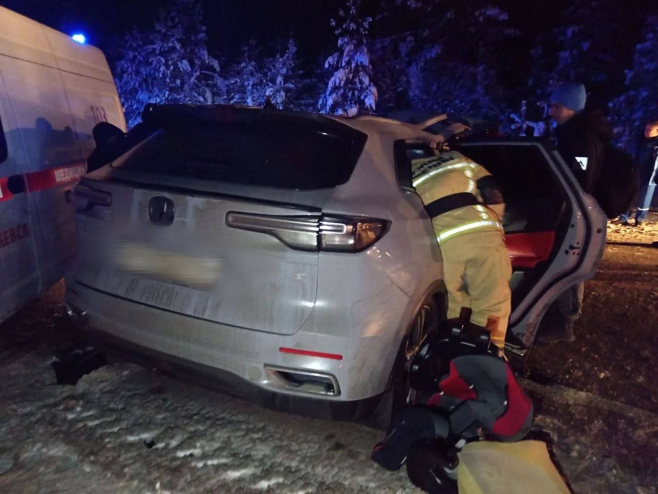 В ДТП со школьным автобусом в Удмуртии пострадали 14 человек, из них 8 детей