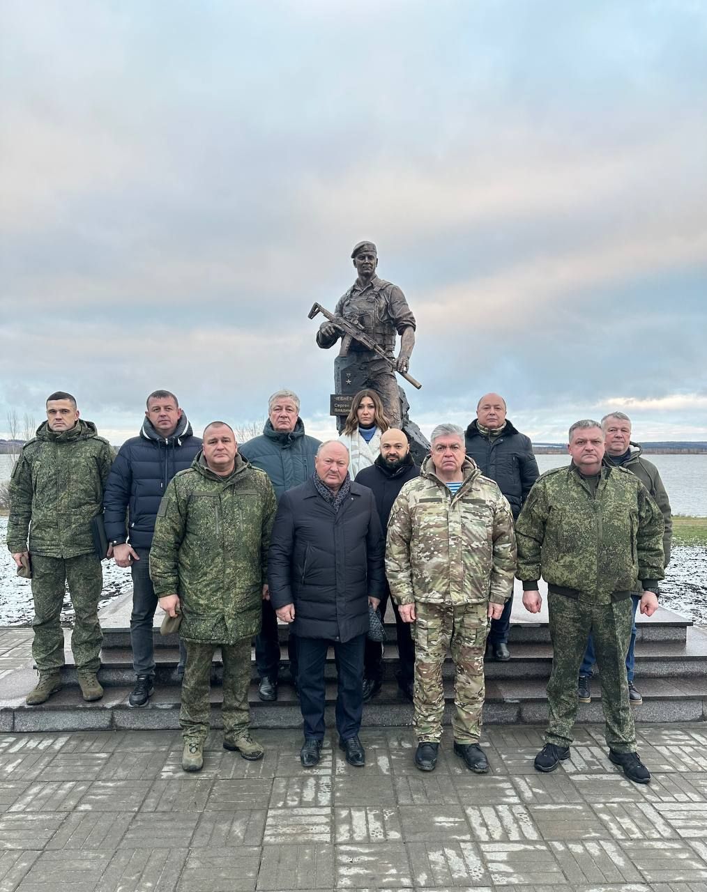 Делегация Татарстана возложила цветы к памятнику Сергея Чебнева в Курской области