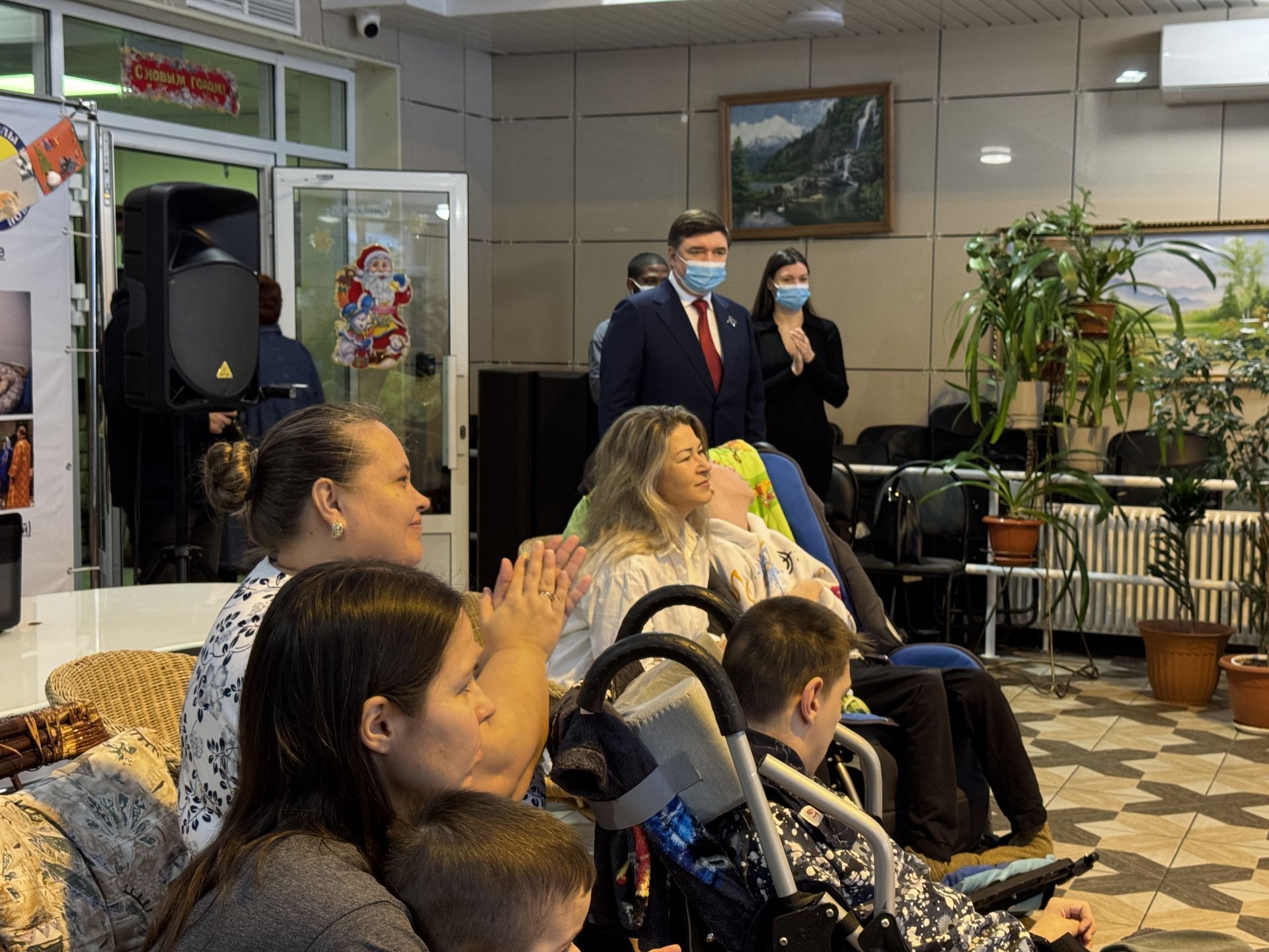 «Лечат даже душевные боли»: новогодний праздник прошел в детском хосписе Казани