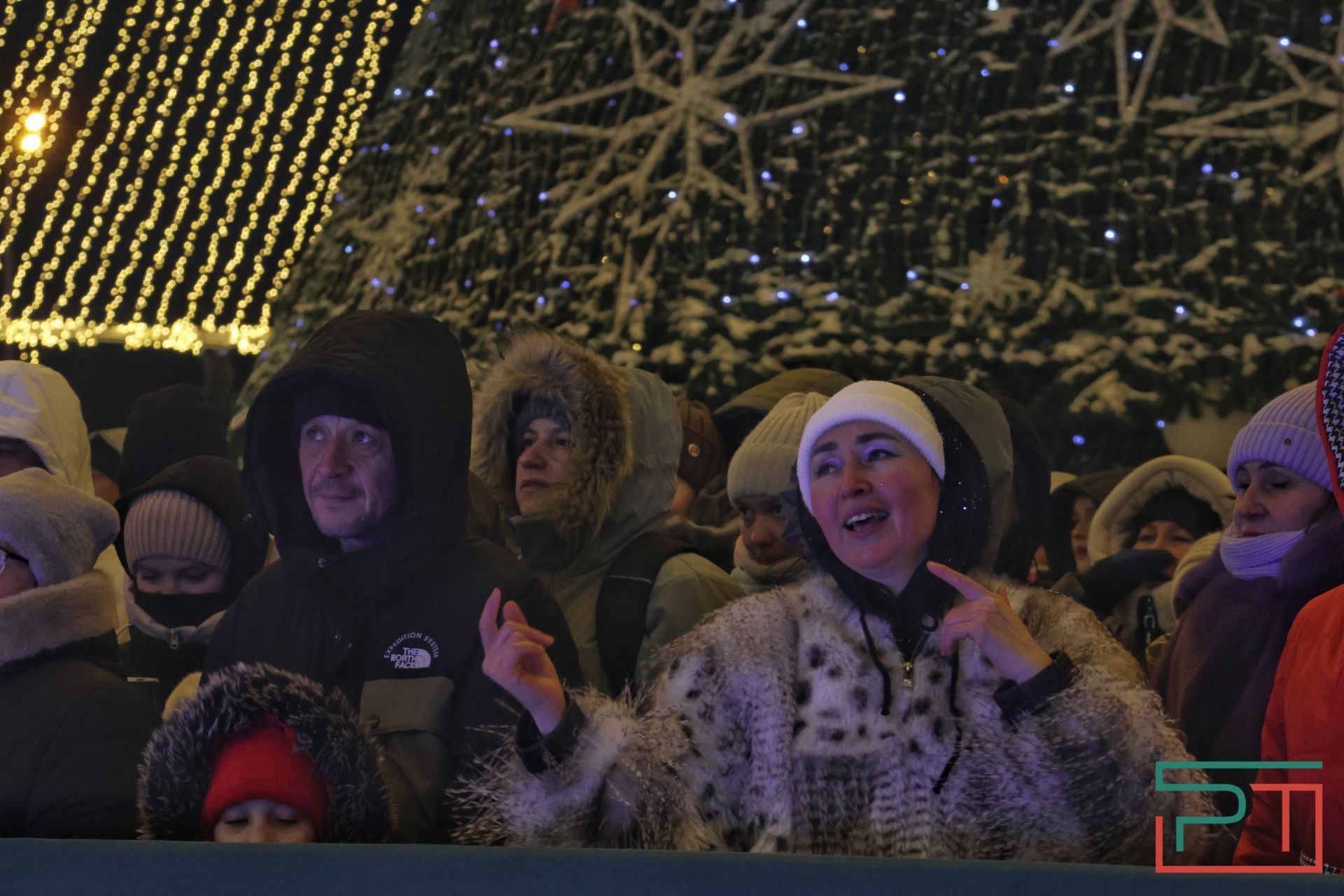 Главную елку у «Чаши» открыли в Казани