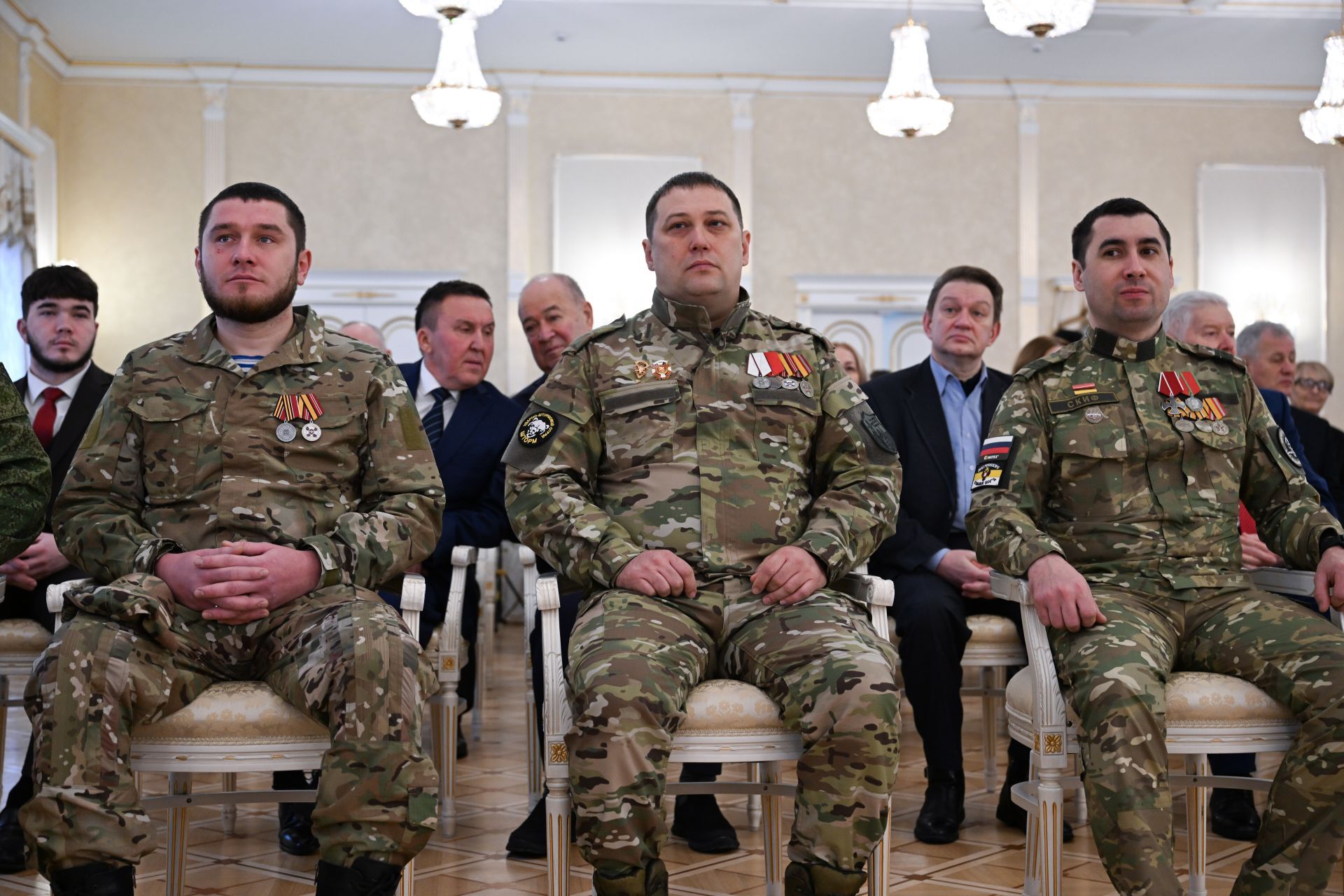 Минниханов вручил государственные награды отличившимся татарстанцам