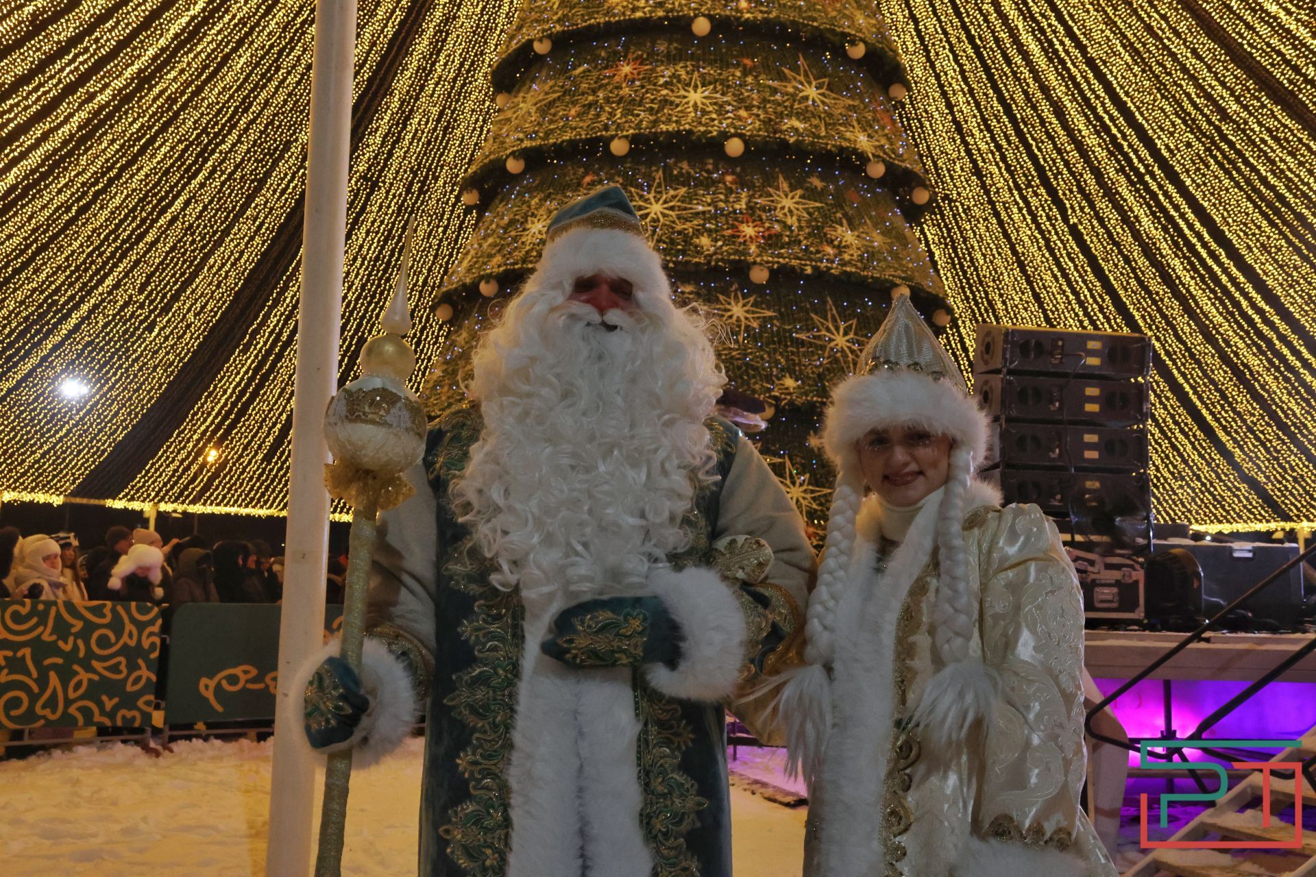 Главную елку у «Чаши» открыли в Казани