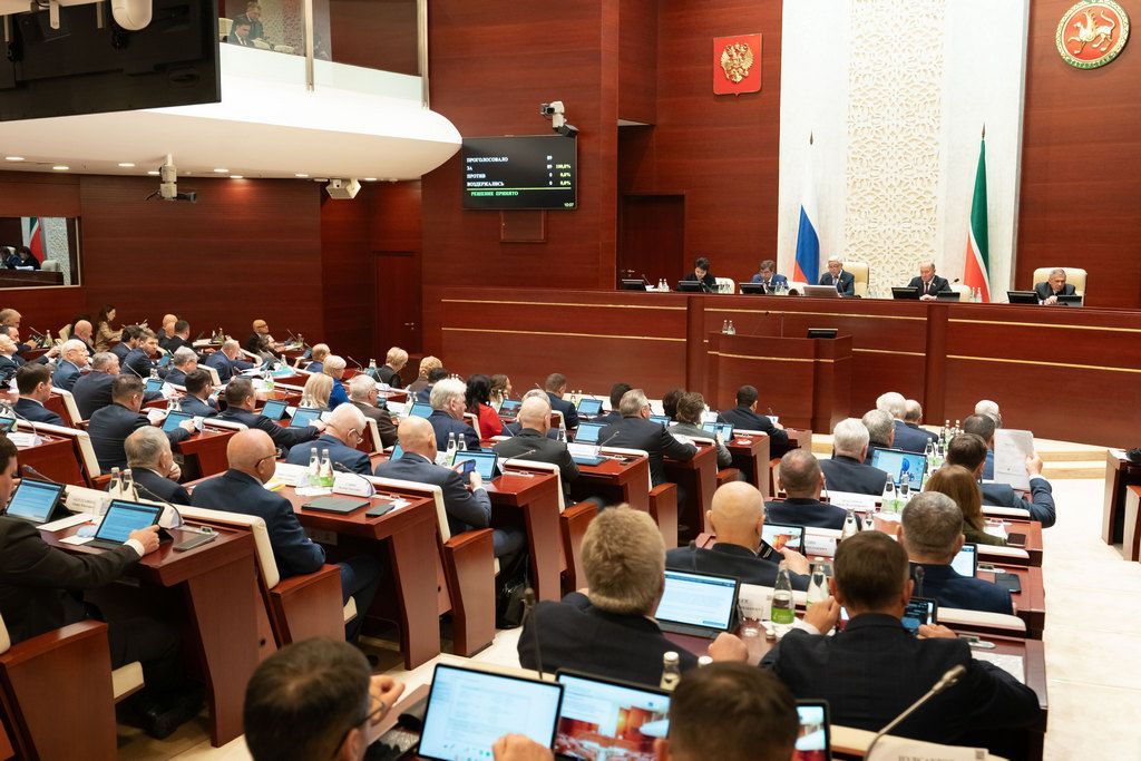 Здоровье, бюджет и бездомные животные: что обсудили депутаты Госсовета РТ на последней сессии