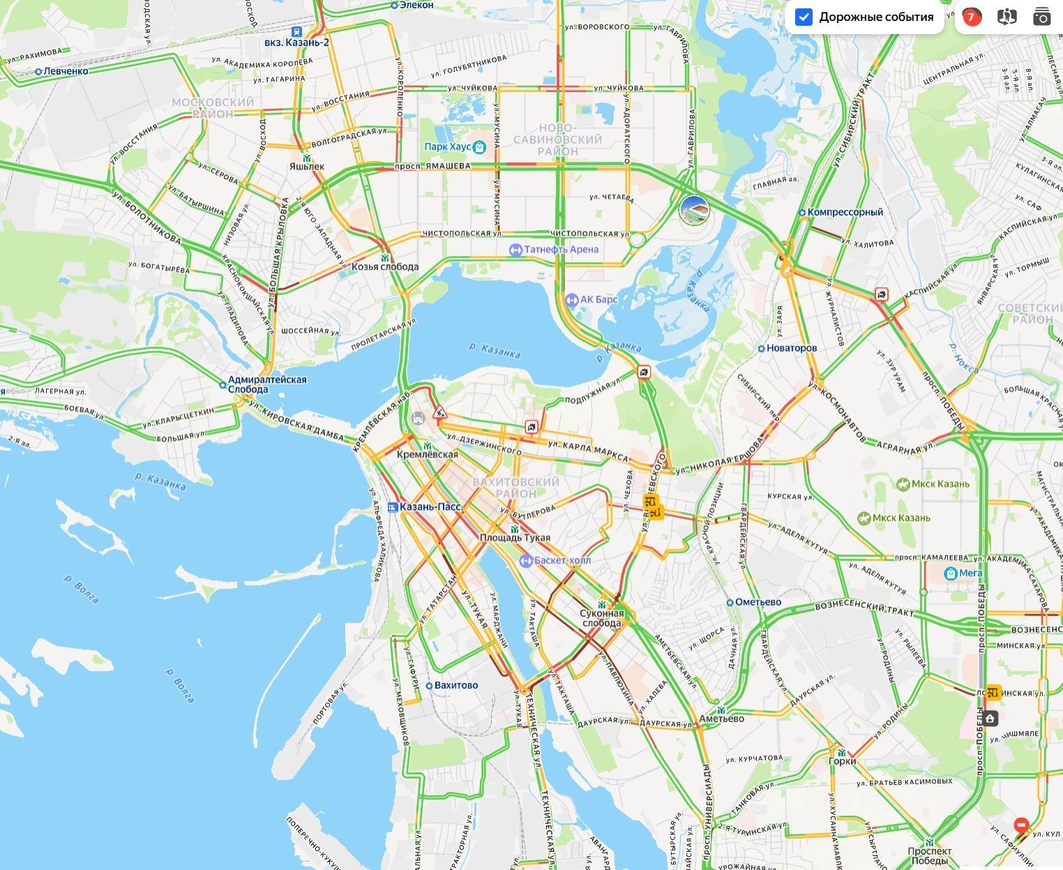 Казань встала в 7-балльных пробках