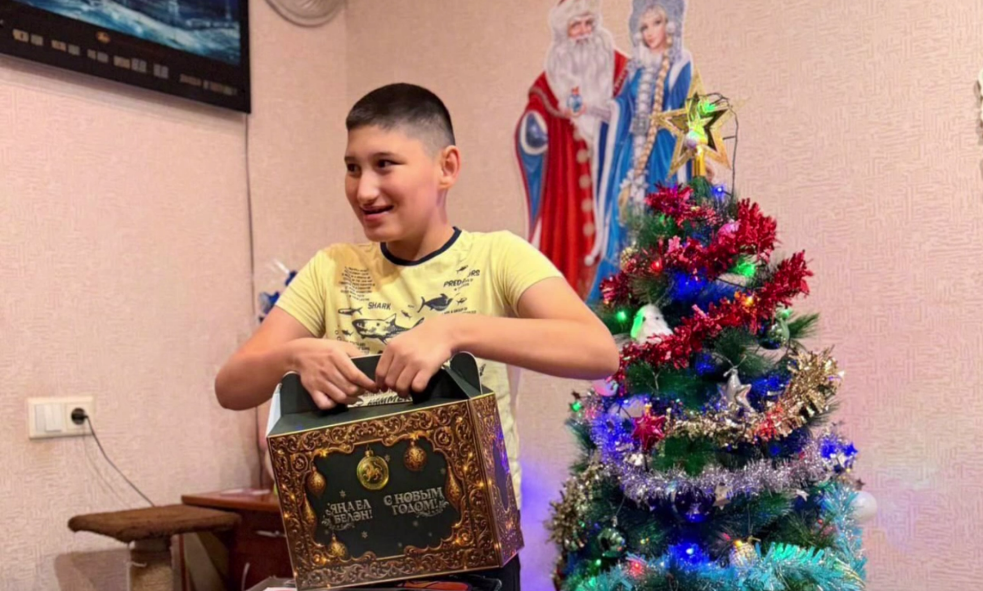 Рустам Минниханов подарил колонку 12-летнему участнику «Елки желаний»