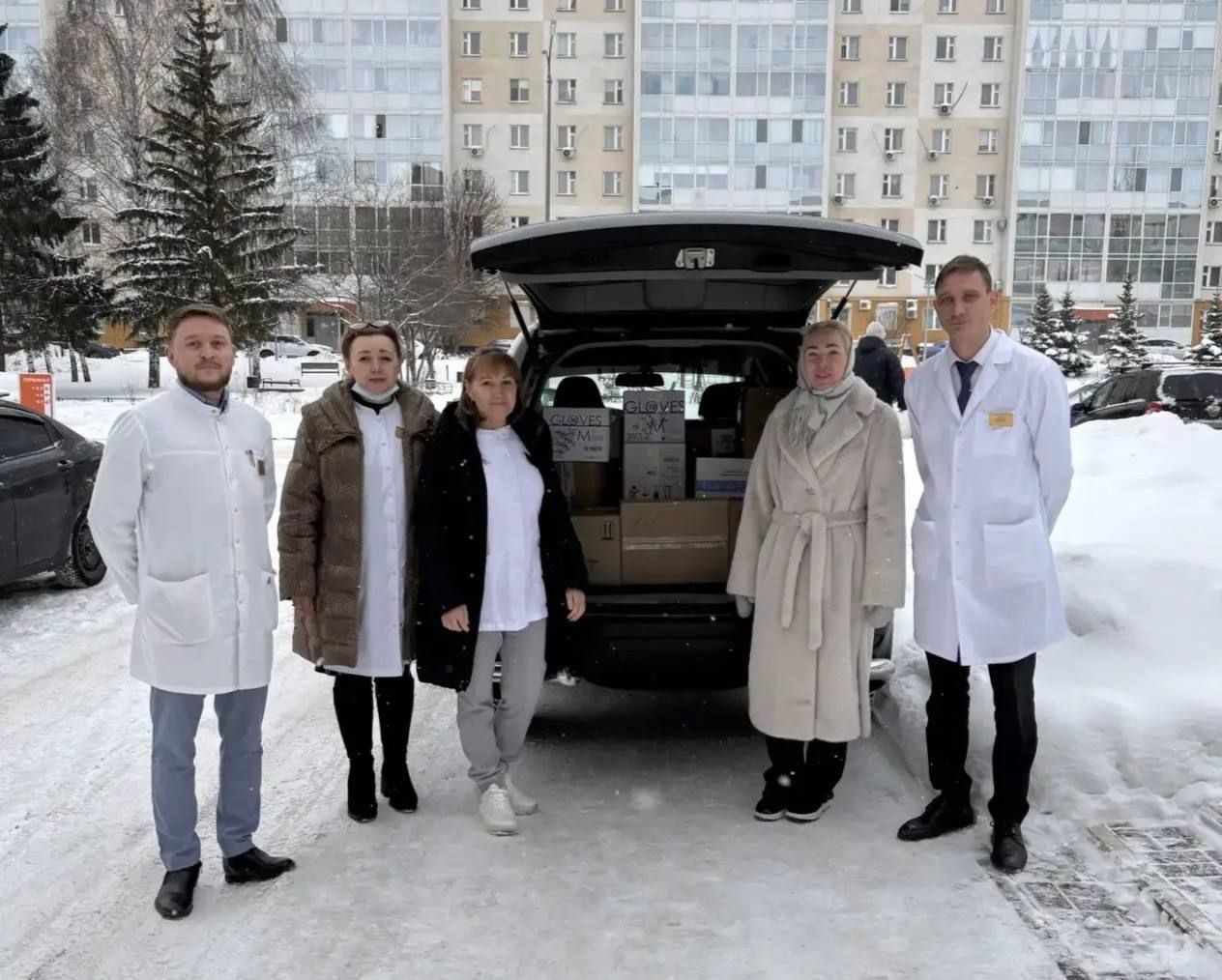 Челнинские врачи и их семьи собрали гуманитарную помощь для бойцов СВО