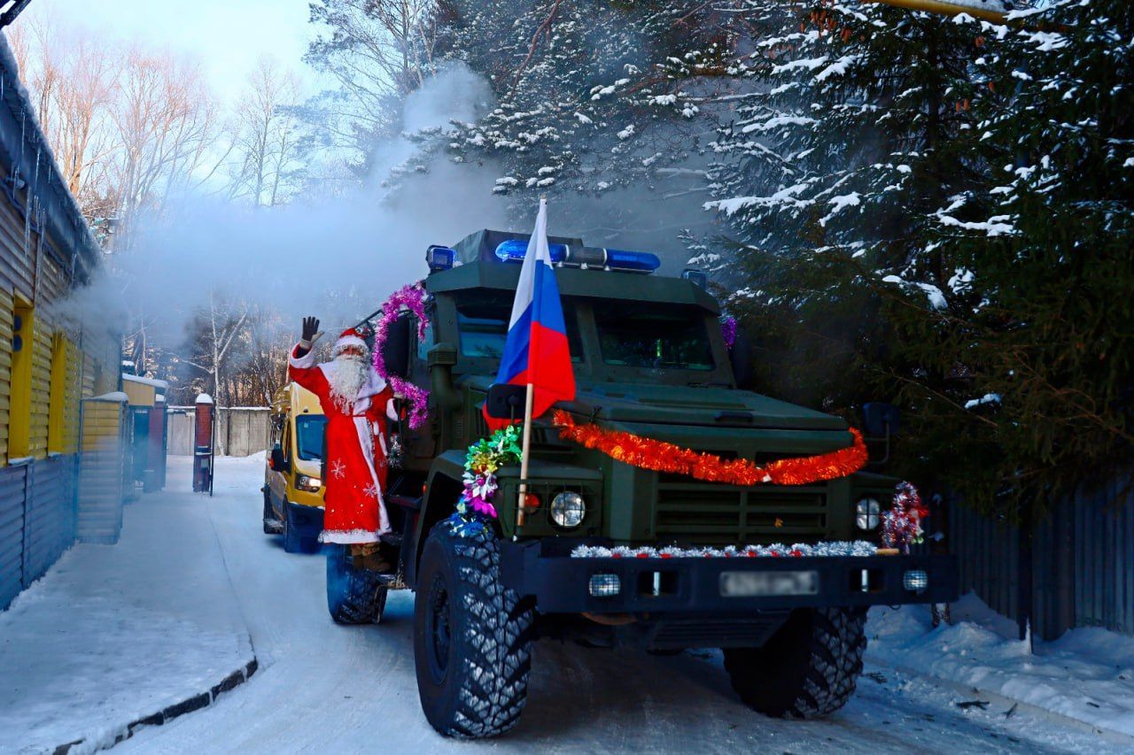 В Татарстане стартовала акция Росгвардии «Дед Мороз специального назначения» – фото