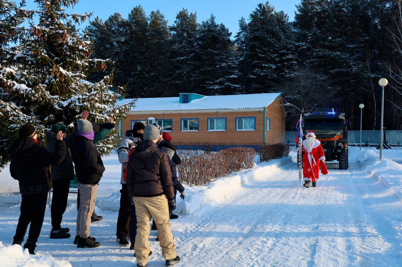В Татарстане стартовала акция Росгвардии «Дед Мороз специального назначения» – фото