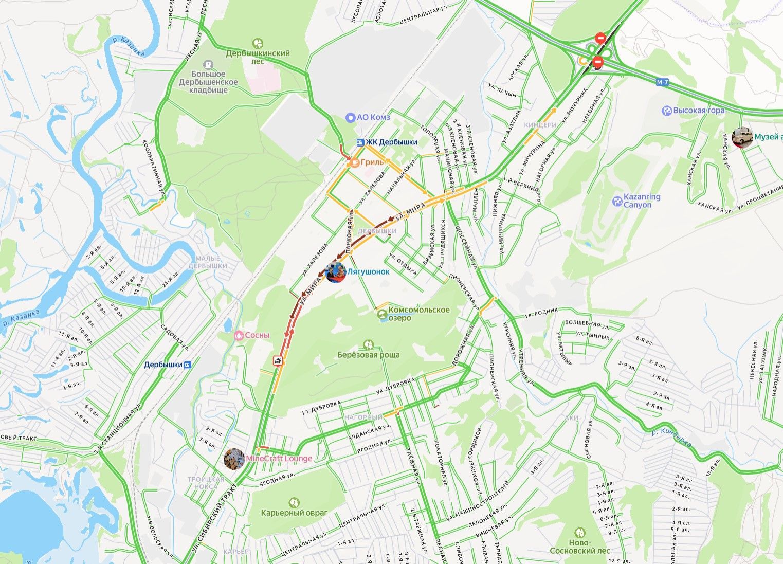 Авария парализовала движение на улице Мира в Казани
