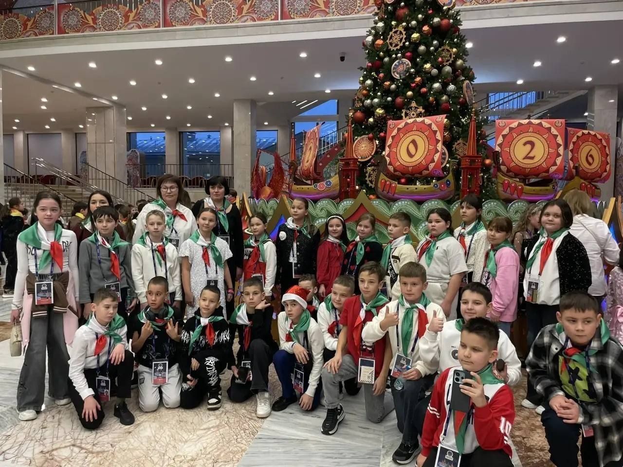 Более 100 детей бойцов СВО из Татарстана посетили Кремлевскую елку в Москве