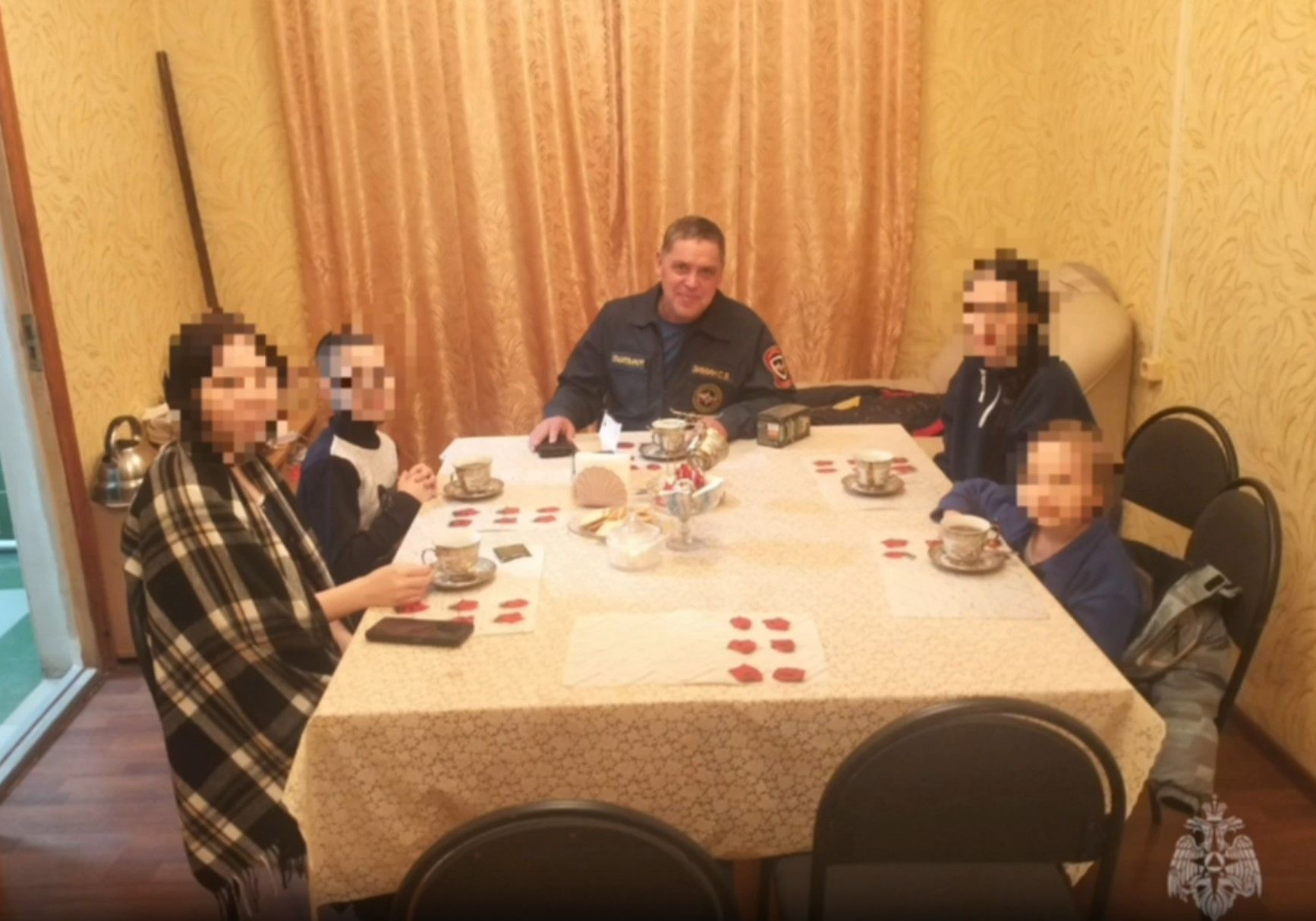 На трассе М-7 в Татарстане спасатели помогли женщине с детьми, у которой заглохла машина