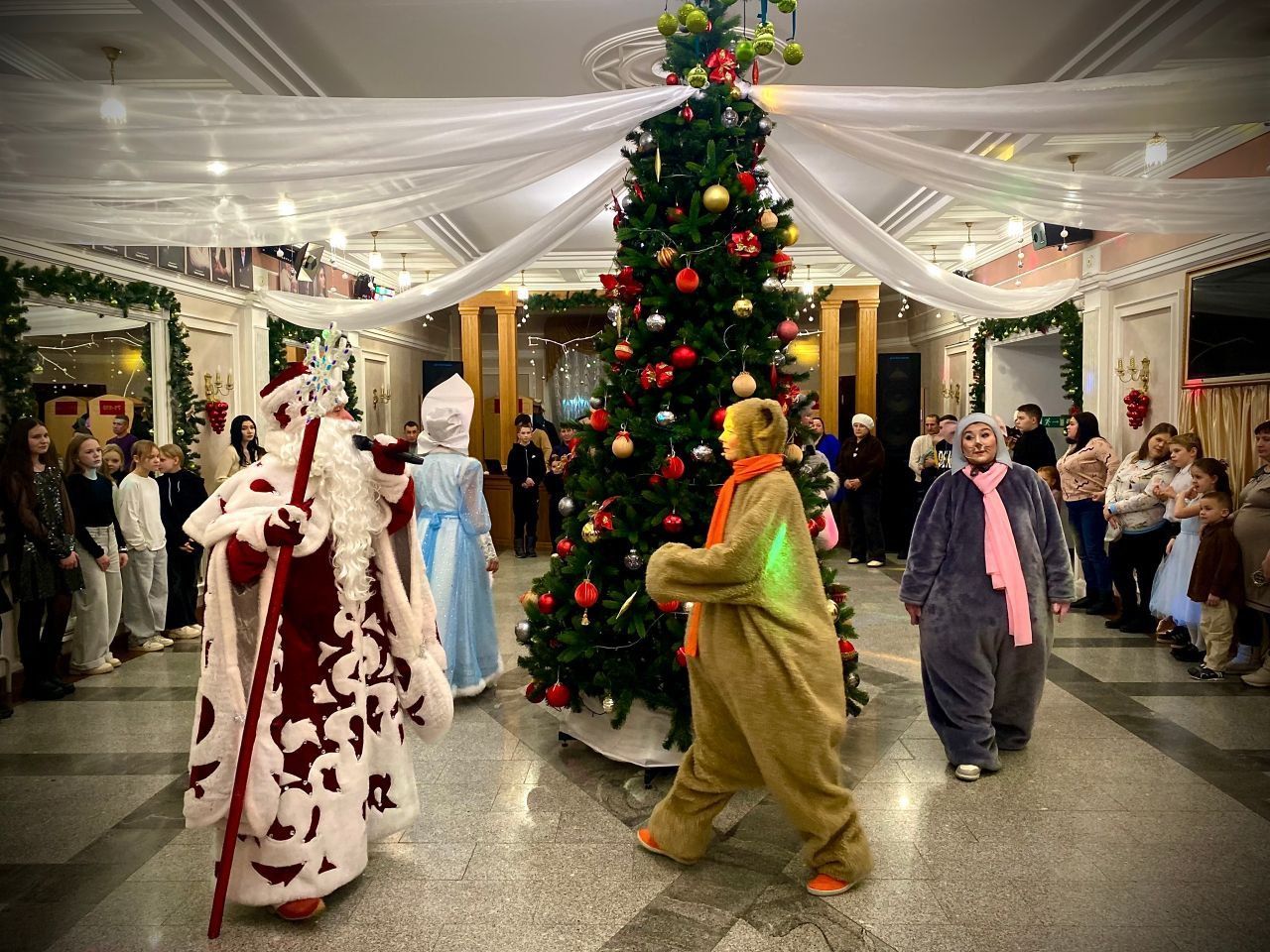 В Бугульме прошел показ спектакля для семей участников СВО