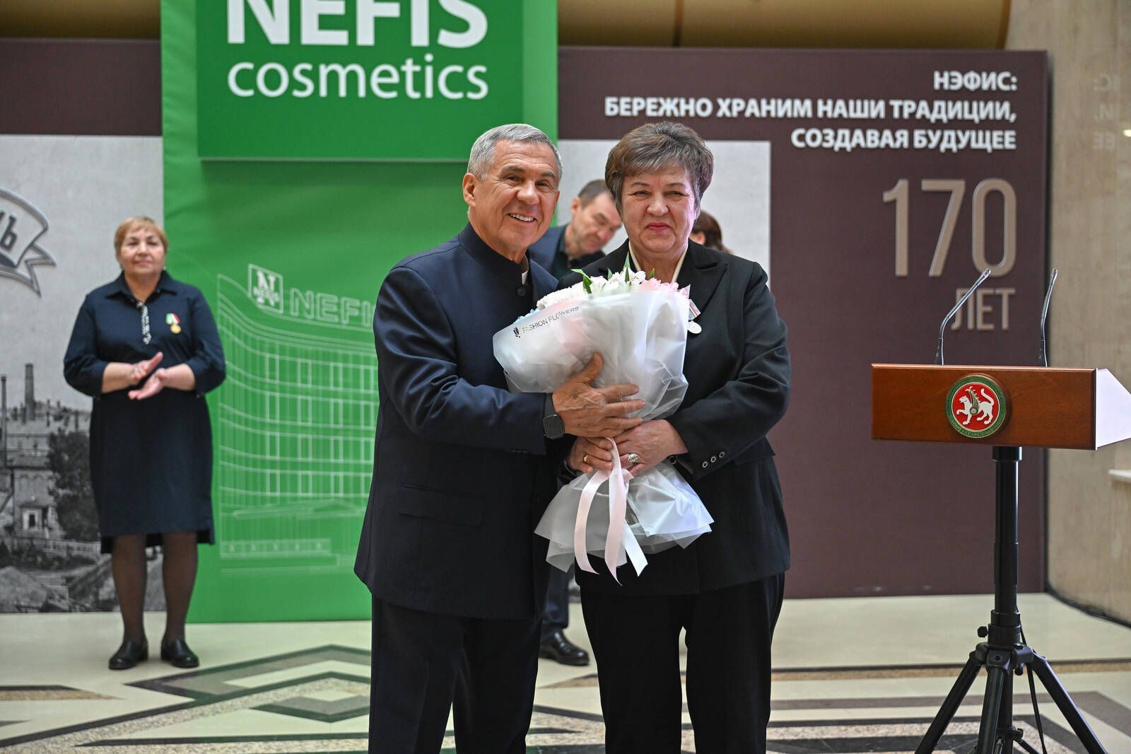 Минниханов встретился с коллективом «Нэфис Косметикс»