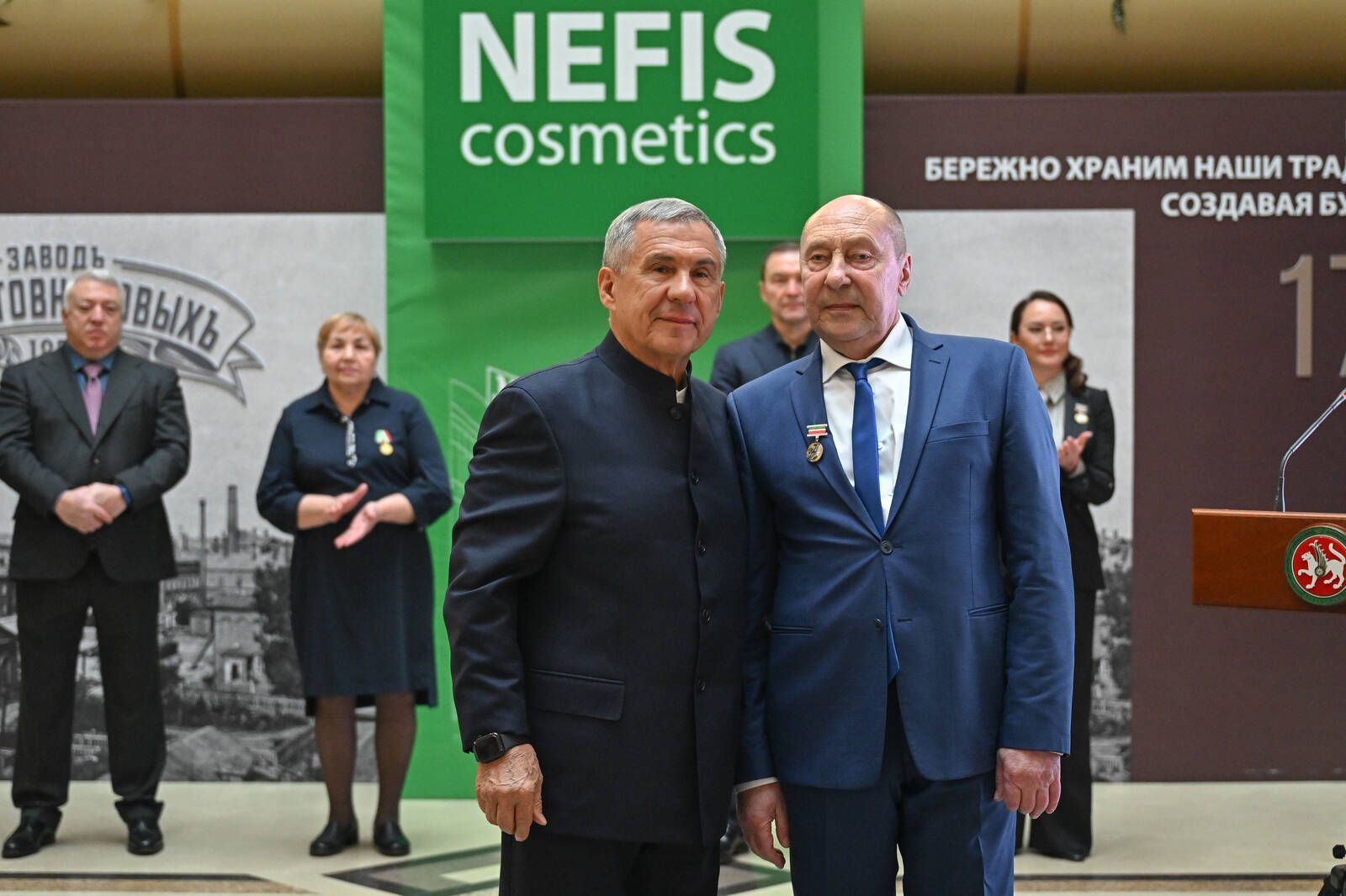 Минниханов встретился с коллективом «Нэфис Косметикс»