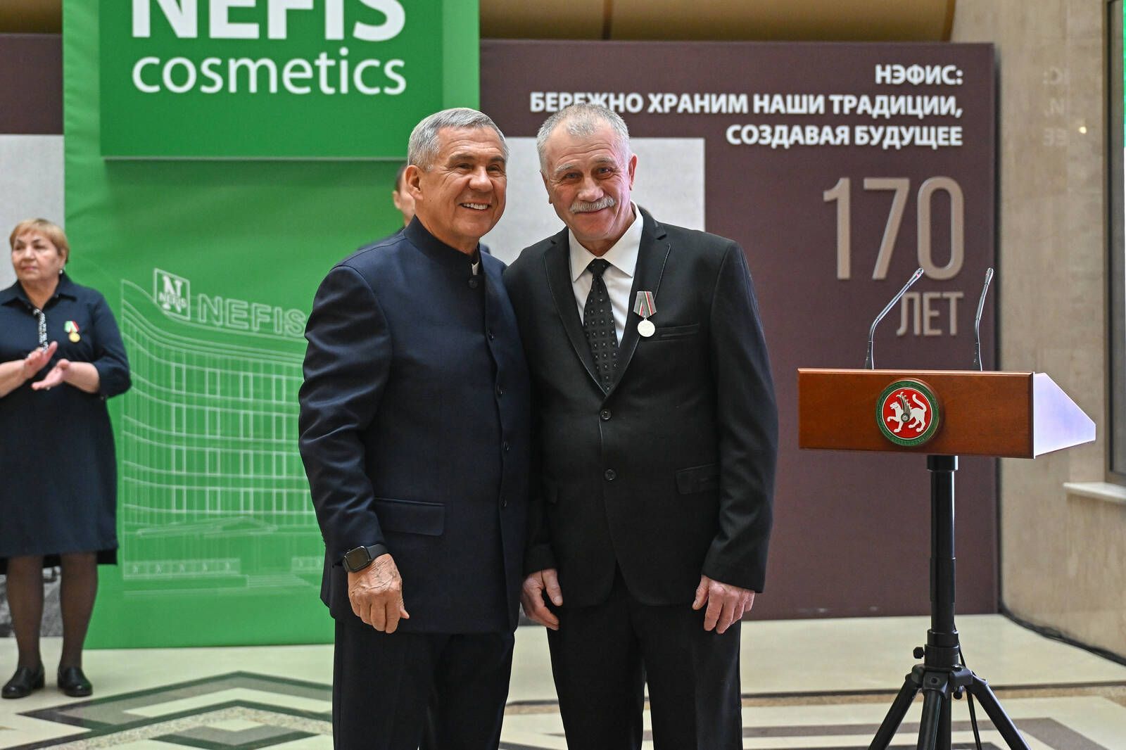 Минниханов встретился с коллективом «Нэфис Косметикс»