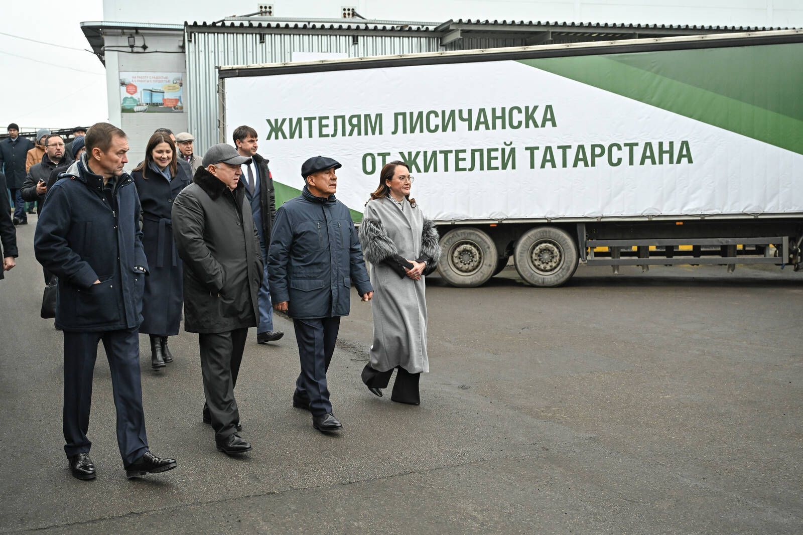 Раис РТ принял участие в отправке гуманитарной помощи в подшефные города Лисичанск и Рубежное
