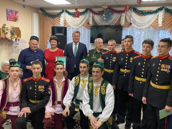 Казанские суворовцы дали концерт в доме-интернате Рыбно-Слободского района