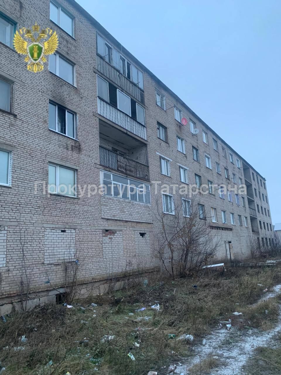 Двое детей госпитализированы после пожара в общежитии в Бугульме