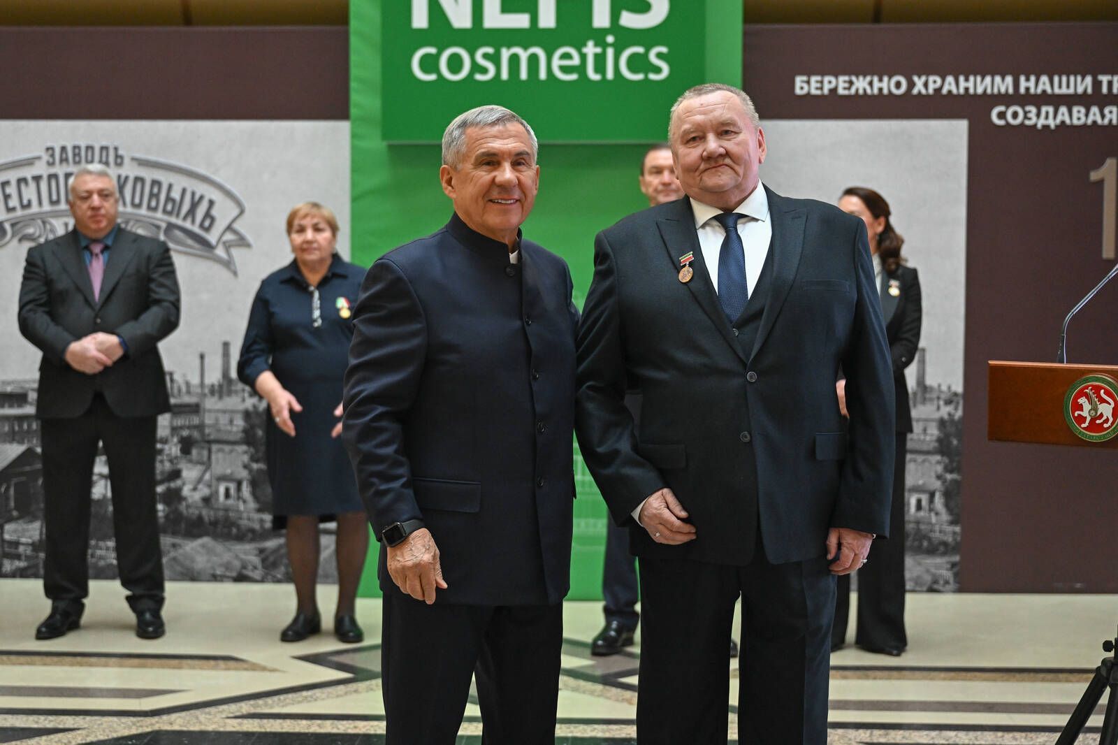 Минниханов встретился с коллективом «Нэфис Косметикс»