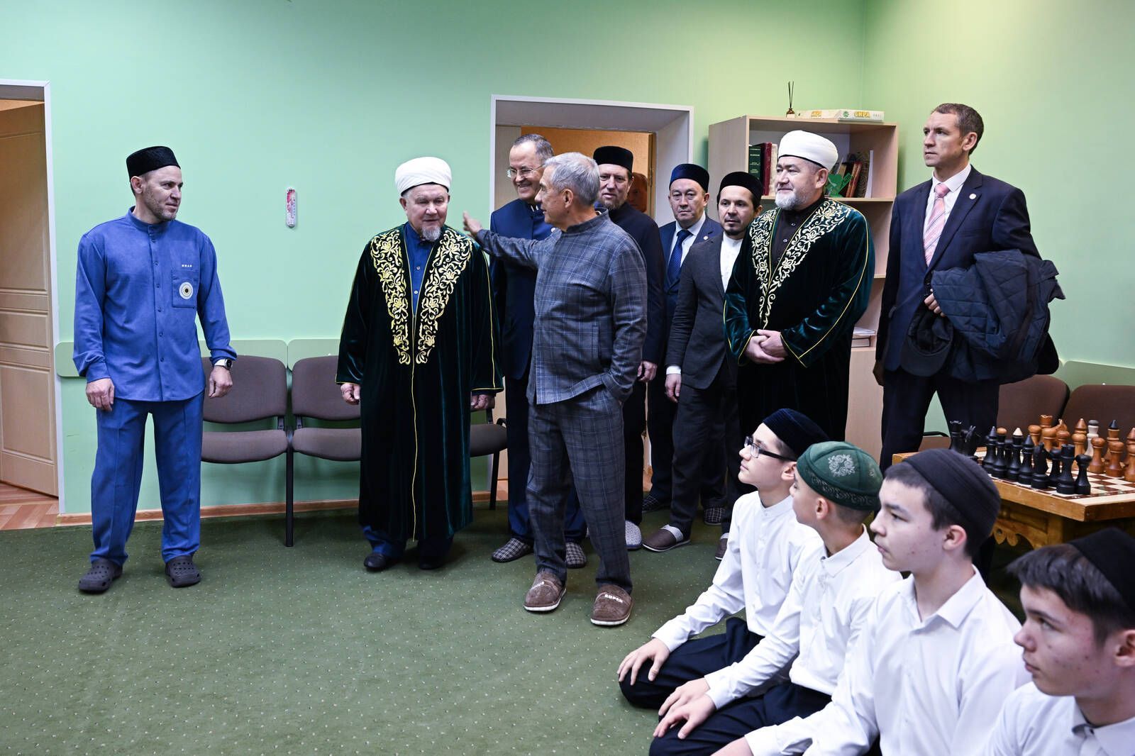 Рустам Минниханов посетил мусульманский пансионат для мальчиков в Балтасинском районе