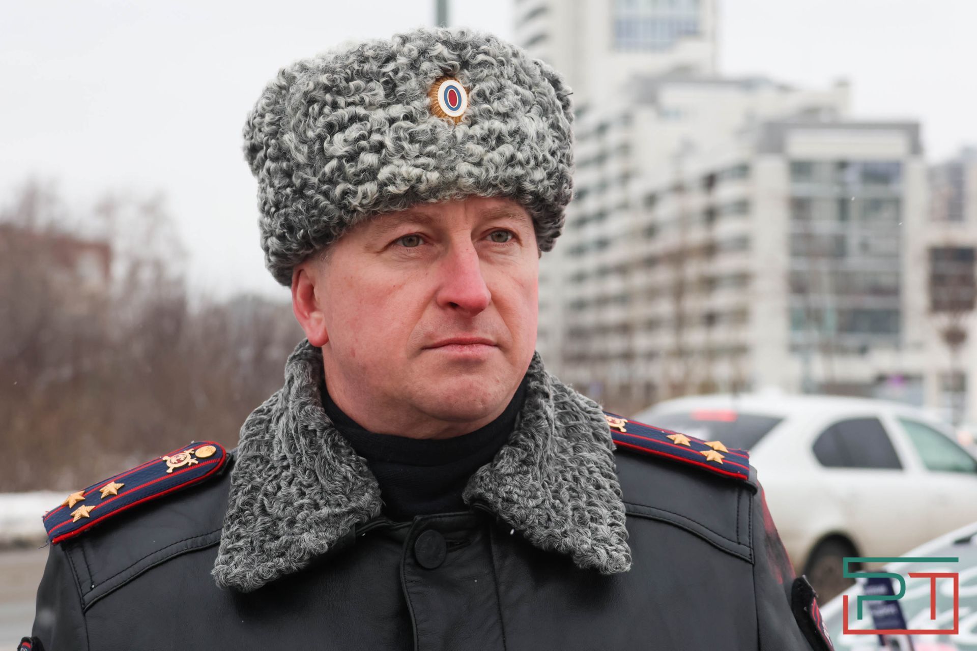 Дед Мороз из ГАИ поздравляет автомобилистов Казани с Новым годом