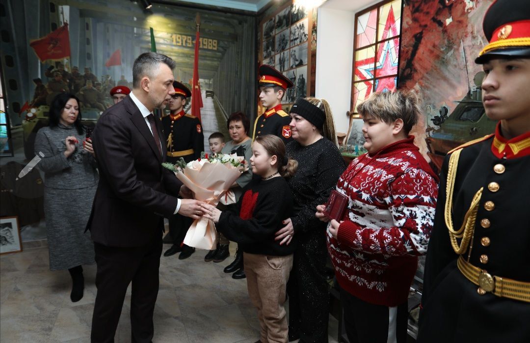 В Бугульме вручили ордена Мужества близким героев СВО