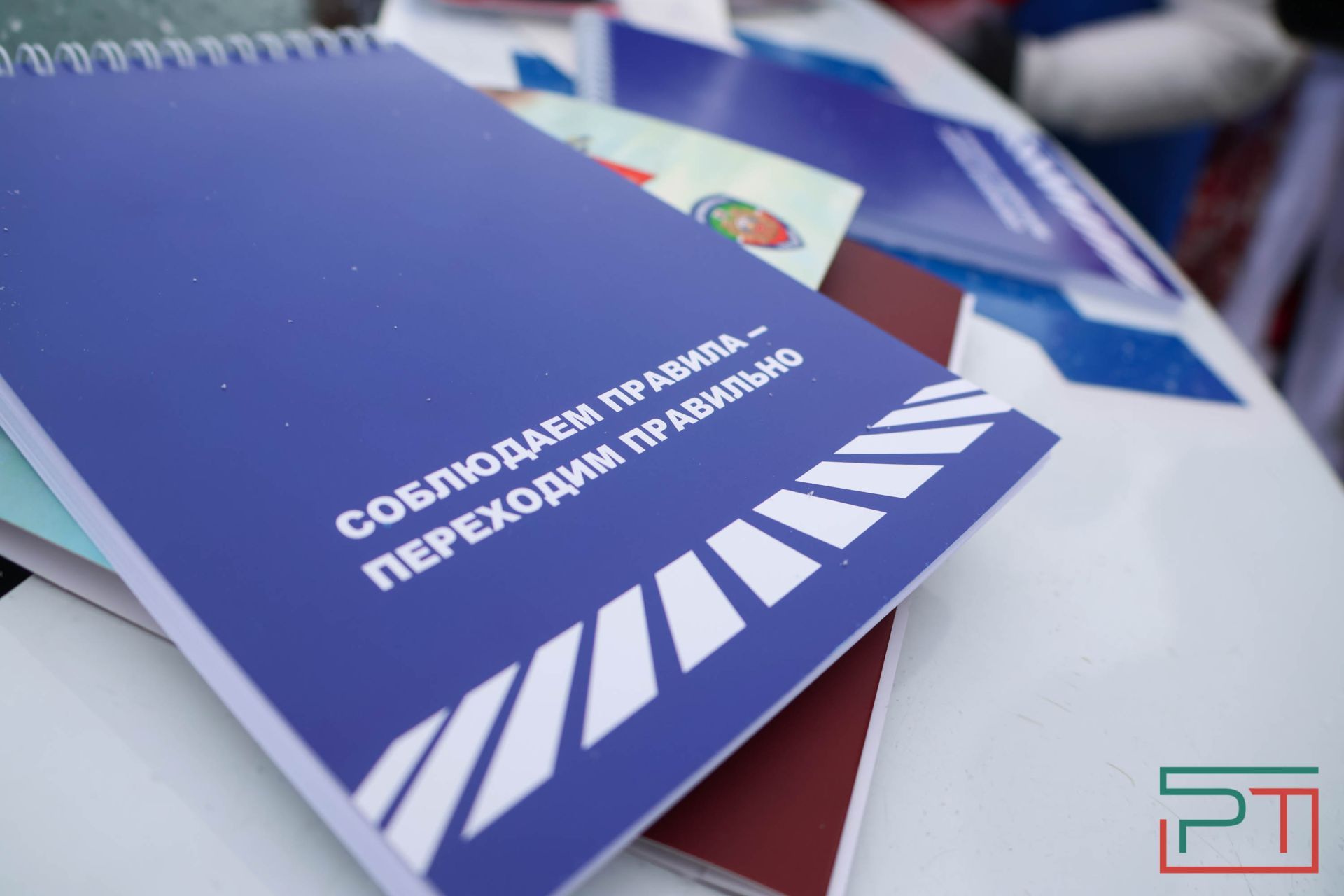 Дед Мороз из ГАИ поздравляет автомобилистов Казани с Новым годом