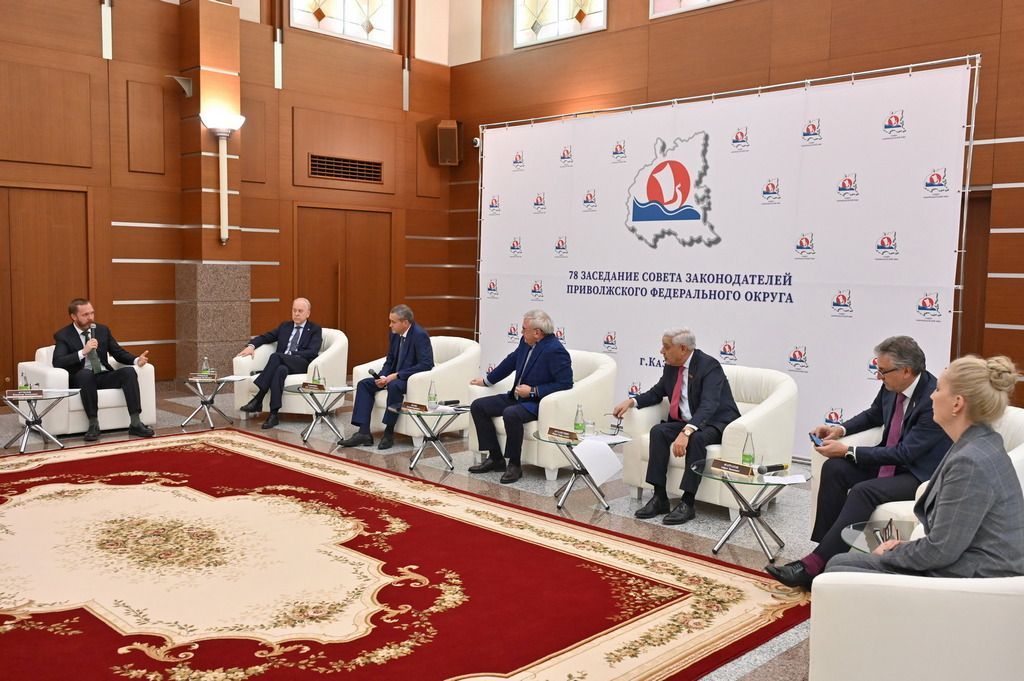 «Спецоперация открыла глаза избирателям»: о чем говорили в Казани законодатели Поволжья