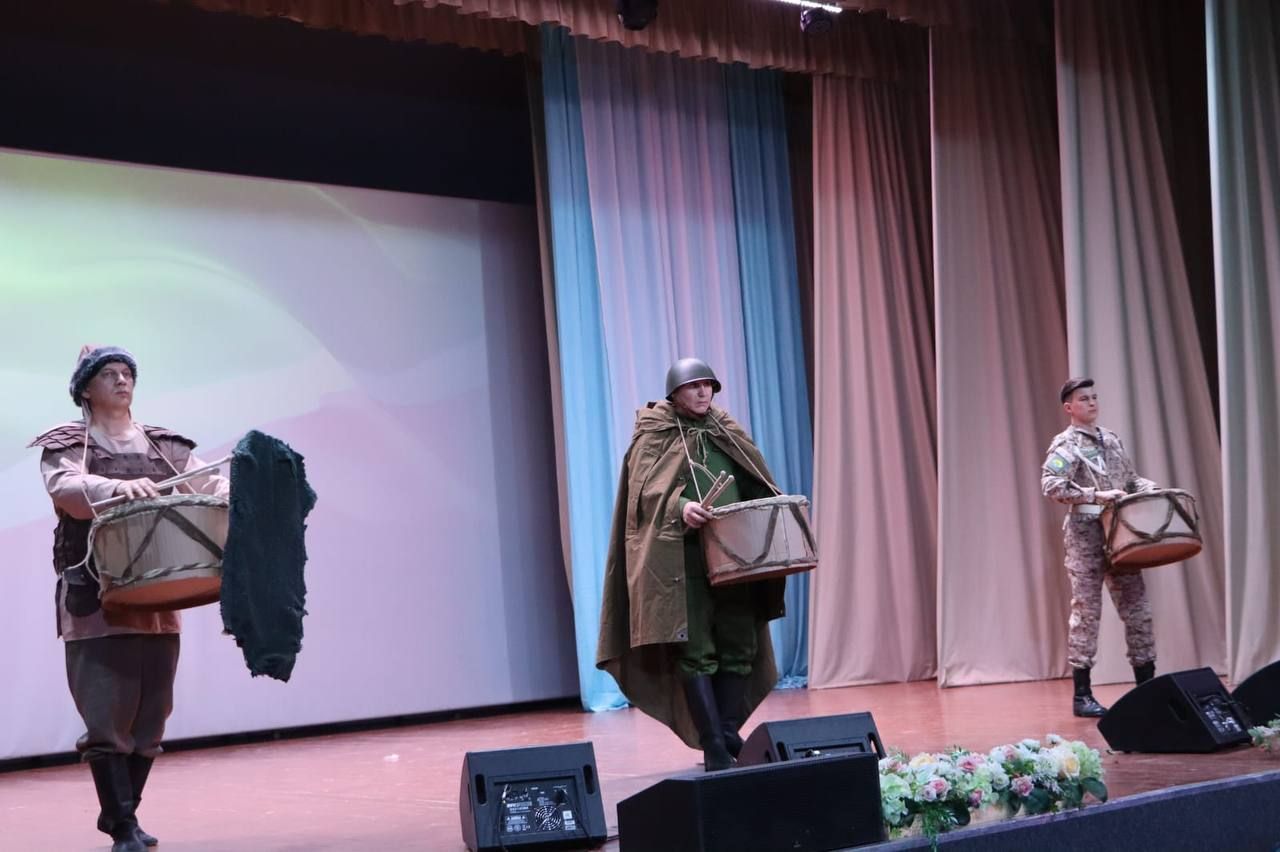 Семьям участников СВО в Апастовском районе вручили ордена и медали