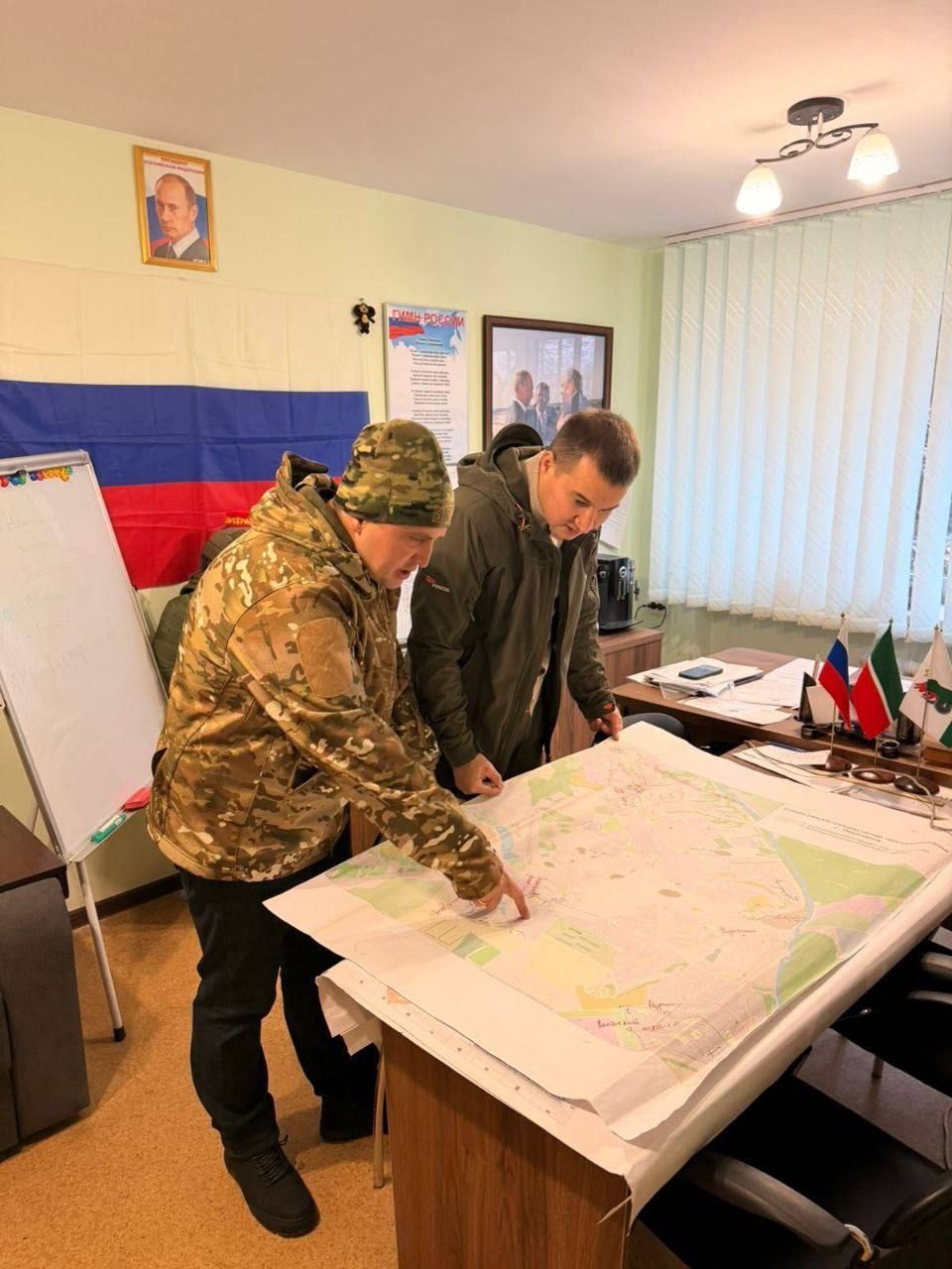 Три авто, генераторы, стройматериалы: Нижнекамск доставил 30 тонн груза в зону СВО