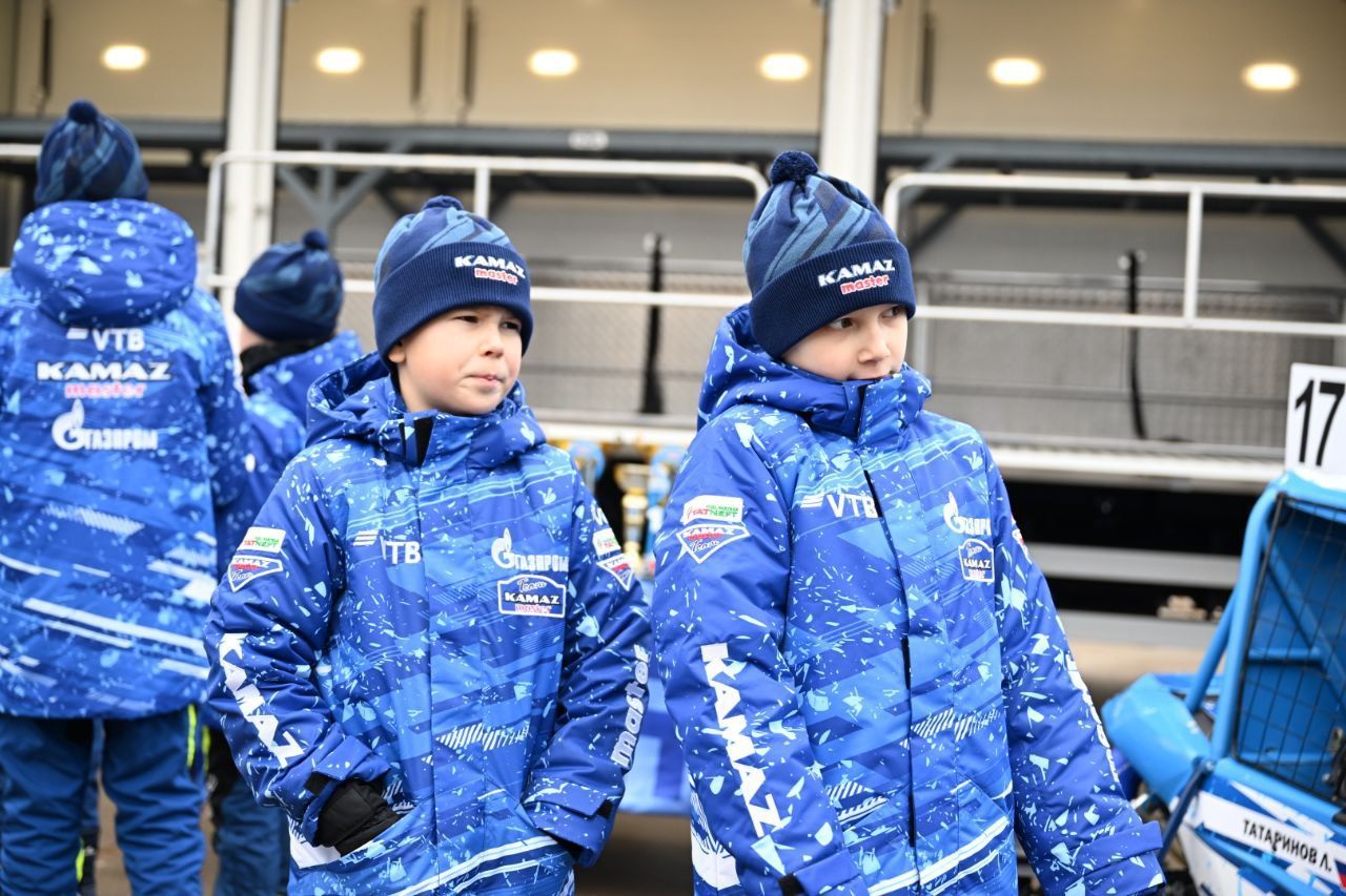 Встреча с чемпионами: Минниханов пообщался с командой «КАМАЗ-мастер»