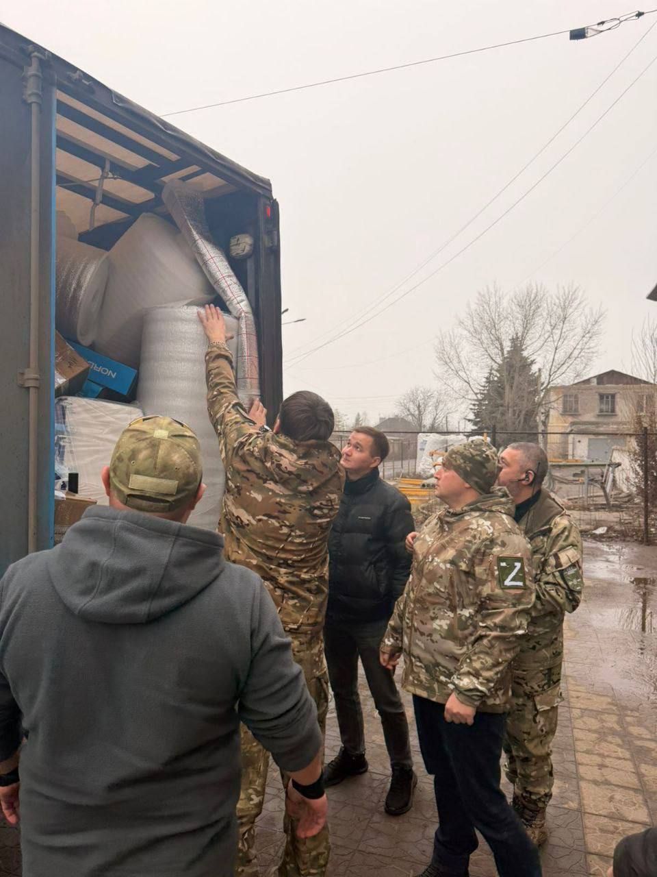 Три авто, генераторы, стройматериалы: Нижнекамск доставил 30 тонн груза в зону СВО