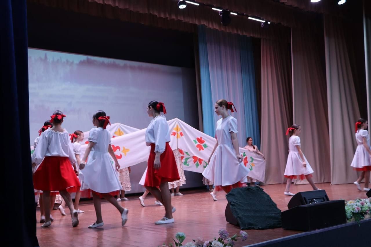 Семьям участников СВО в Апастовском районе вручили ордена и медали