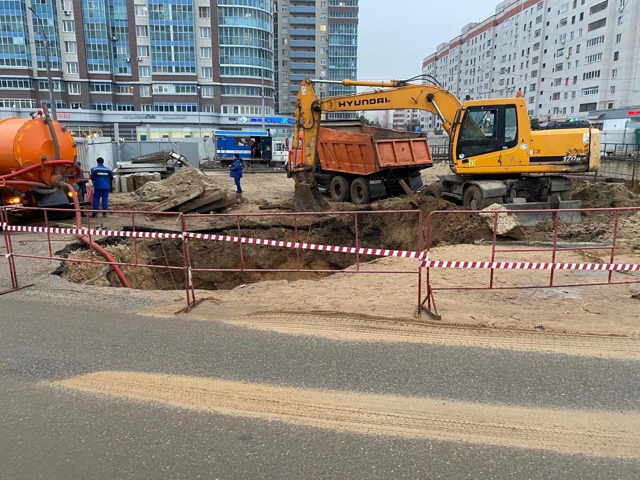 Водоканал обещал до 6 декабря устранить аварию, из-за которой затопило улицу Фучика