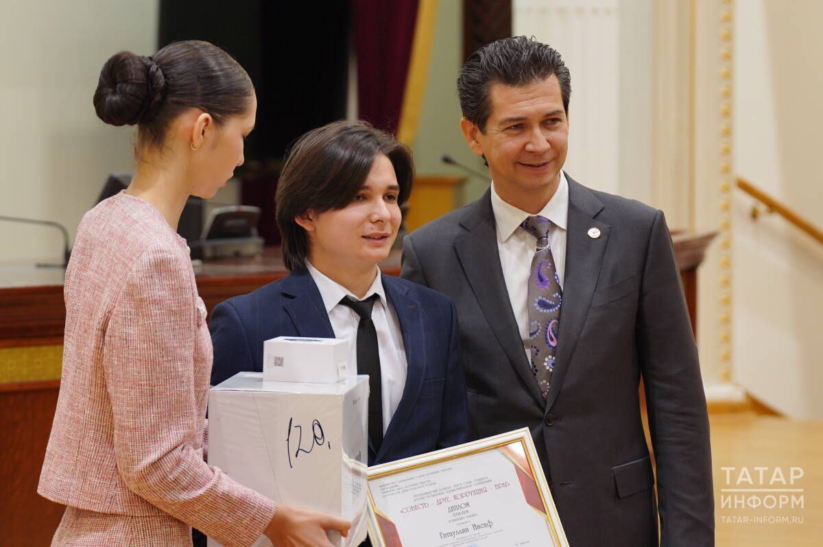 В 4 раза больше работ: в Казани наградили победителей Х молодежного антикоррупционного конкурса