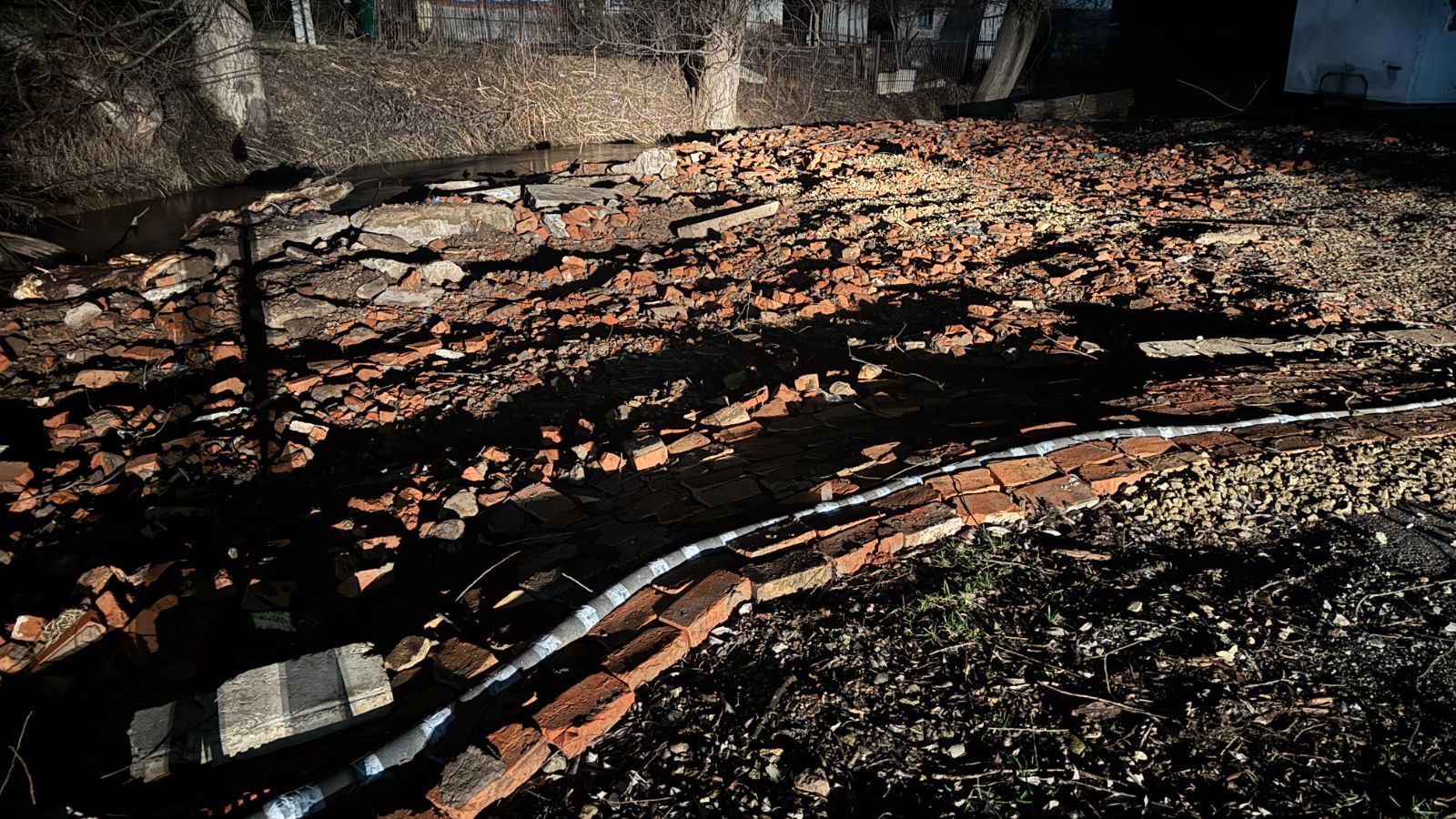 Экологи зафиксировали засыпку береговой полосы стройотходами в Бавлах