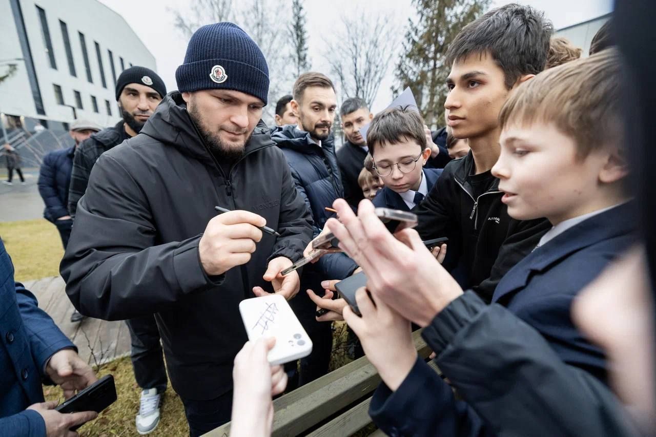 Чемпион UFC Хабиб Нурмагомедов посетил Альметьевск