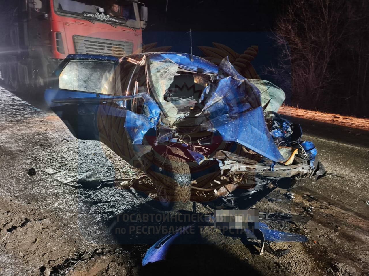 На трассе М-7 в Татарстане «Лада» въехала в трактор — погибла пассажирка легковушки