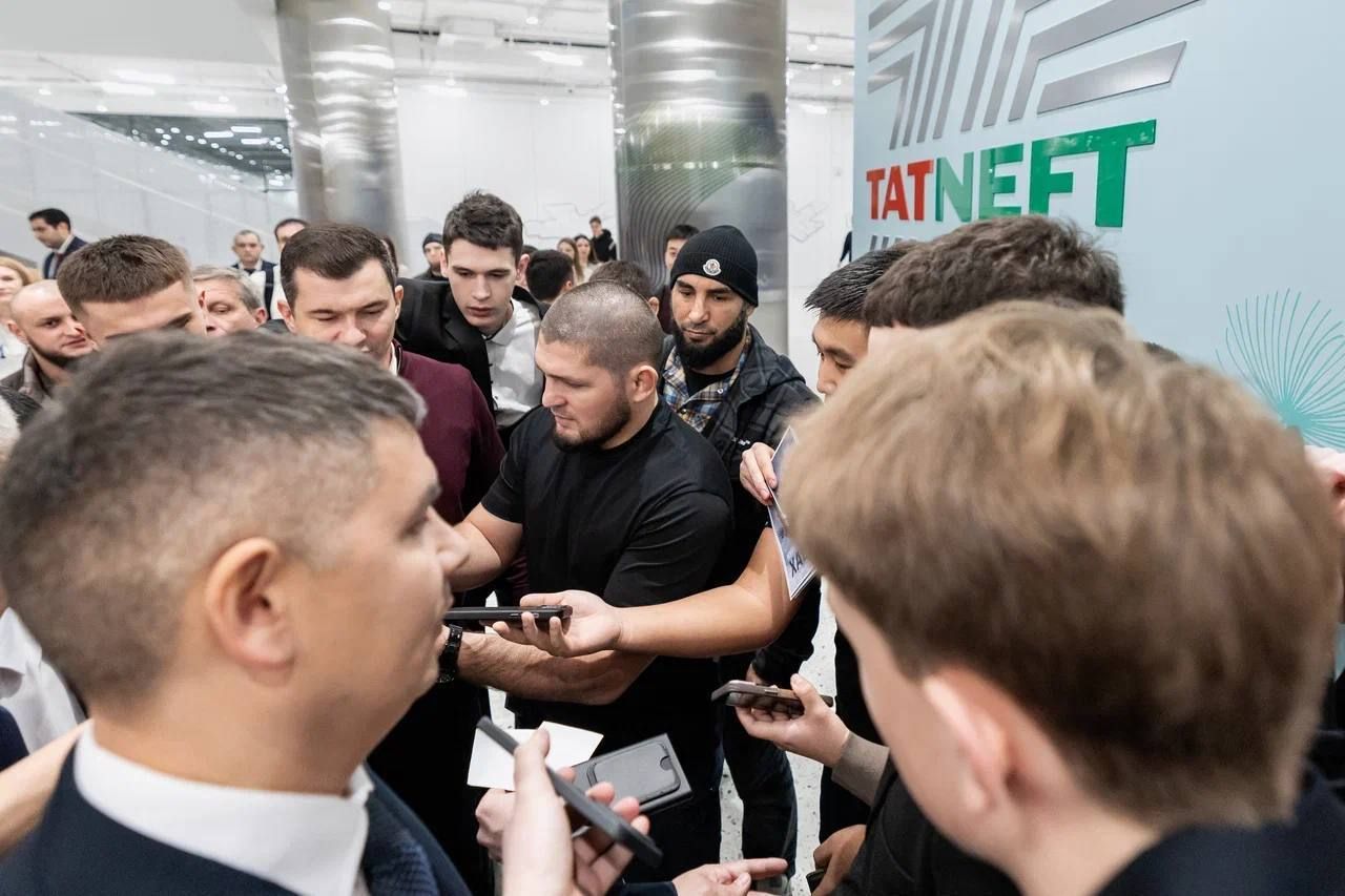 Чемпион UFC Хабиб Нурмагомедов посетил Альметьевск