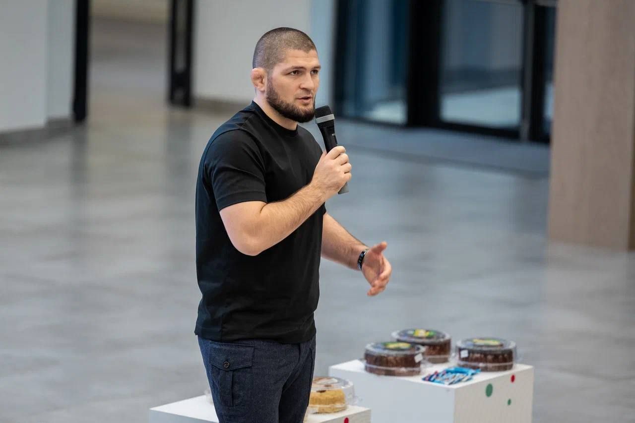 Чемпион UFC Хабиб Нурмагомедов посетил Альметьевск