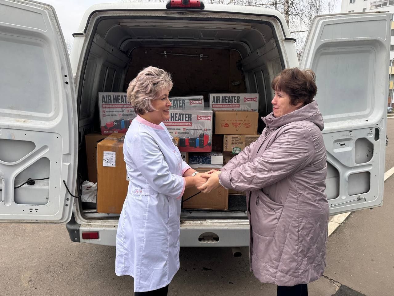 Коллектив третьей детской поликлиники в Челнах отправил тепловые пушки и соленья бойцам СВО
