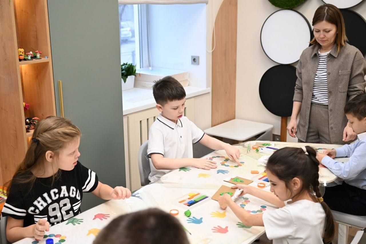 Актер Константин Хабенский посетил детский инклюзивный центр в Казани