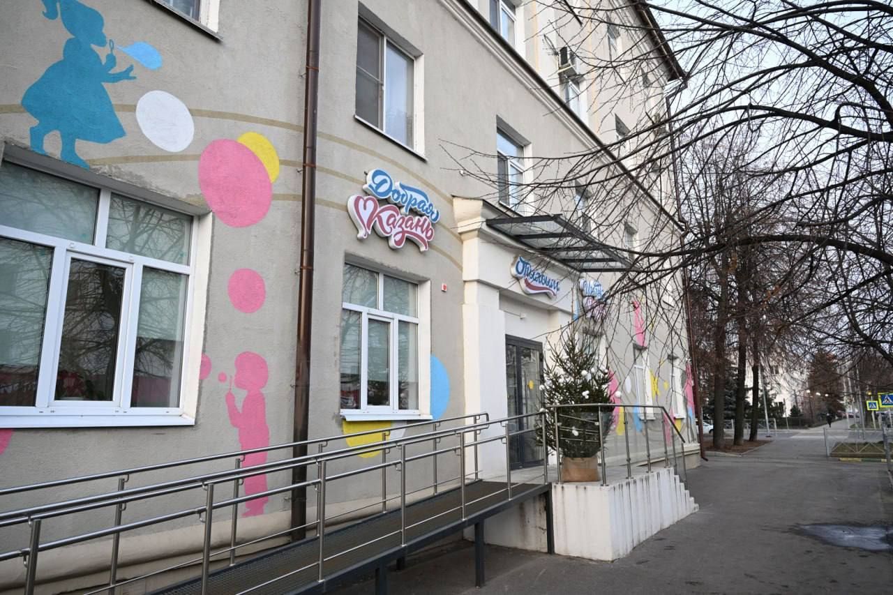 Актер Константин Хабенский посетил детский инклюзивный центр в Казани