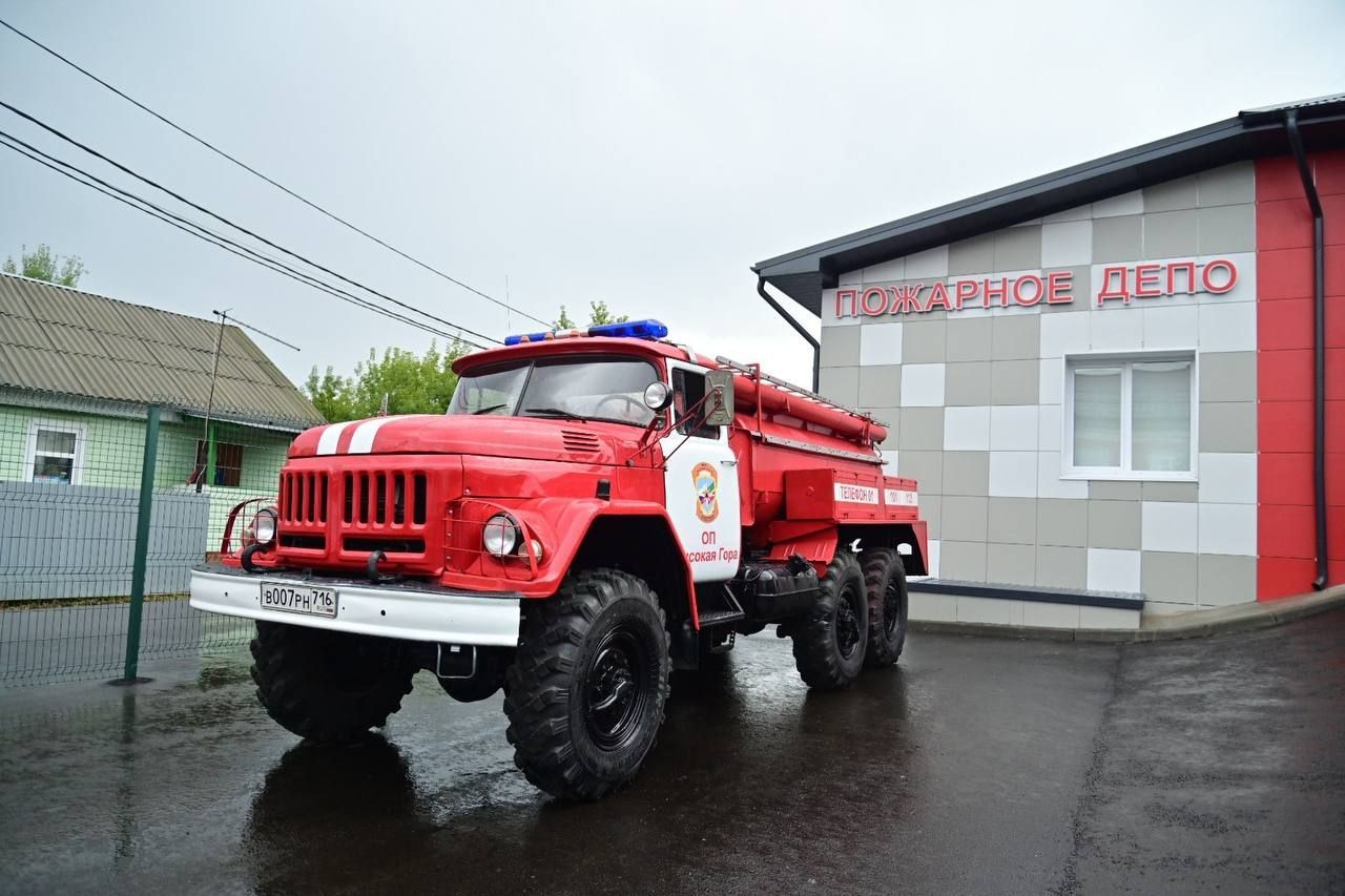 Минниханов осмотрел новое здание пожарного депо в Высокой Горе