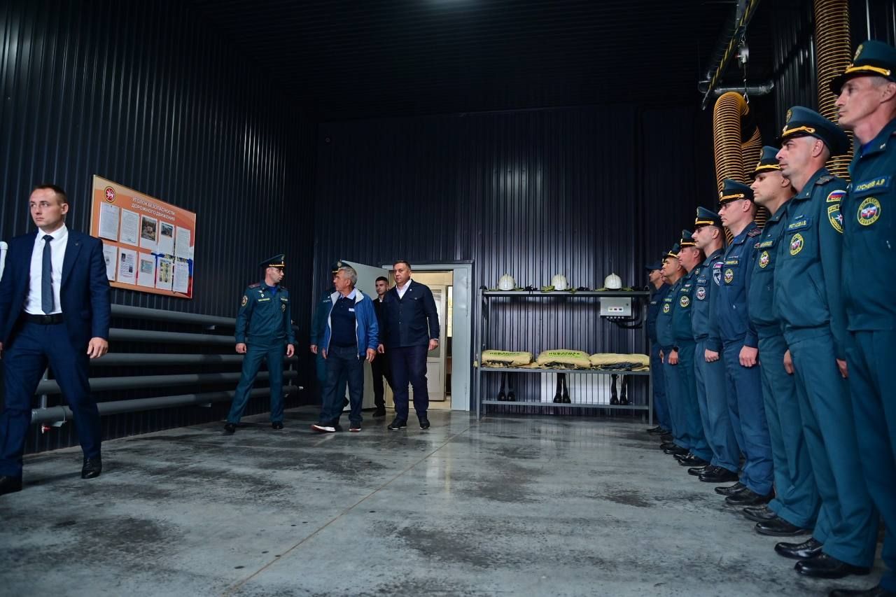 Минниханов осмотрел новое здание пожарного депо в Высокой Горе